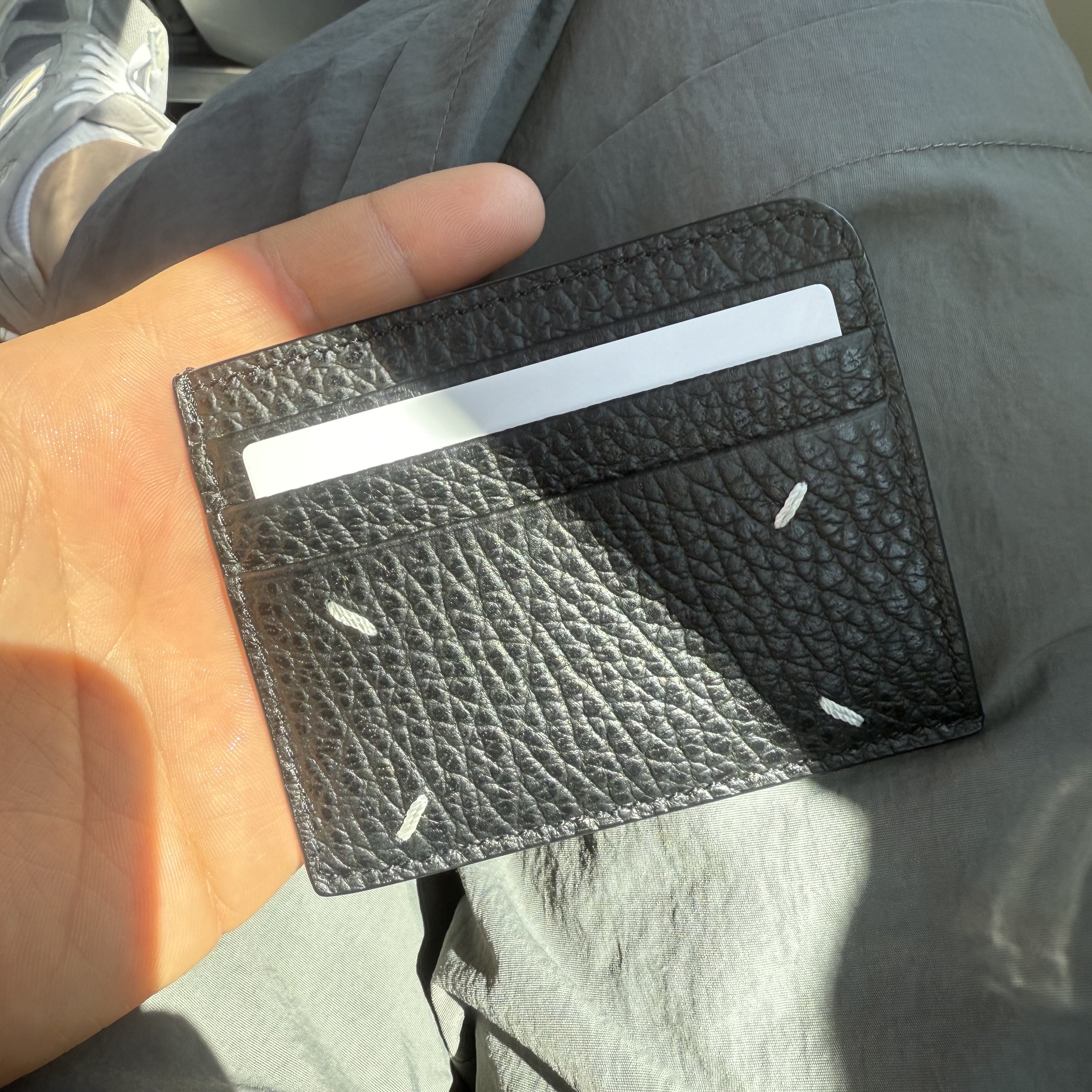 Maison Margiela Stitch Card Holder Black 착용 스타일