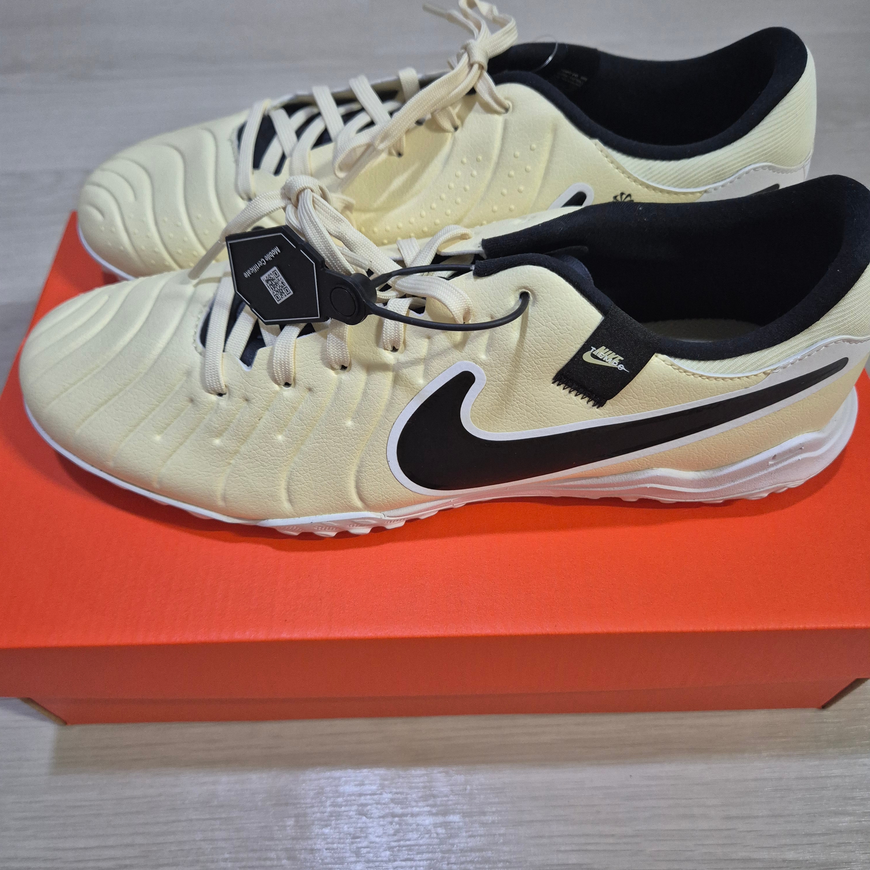 Nike Tiempo Legend 10 Academy TF Lemonade Black 착용 스타일