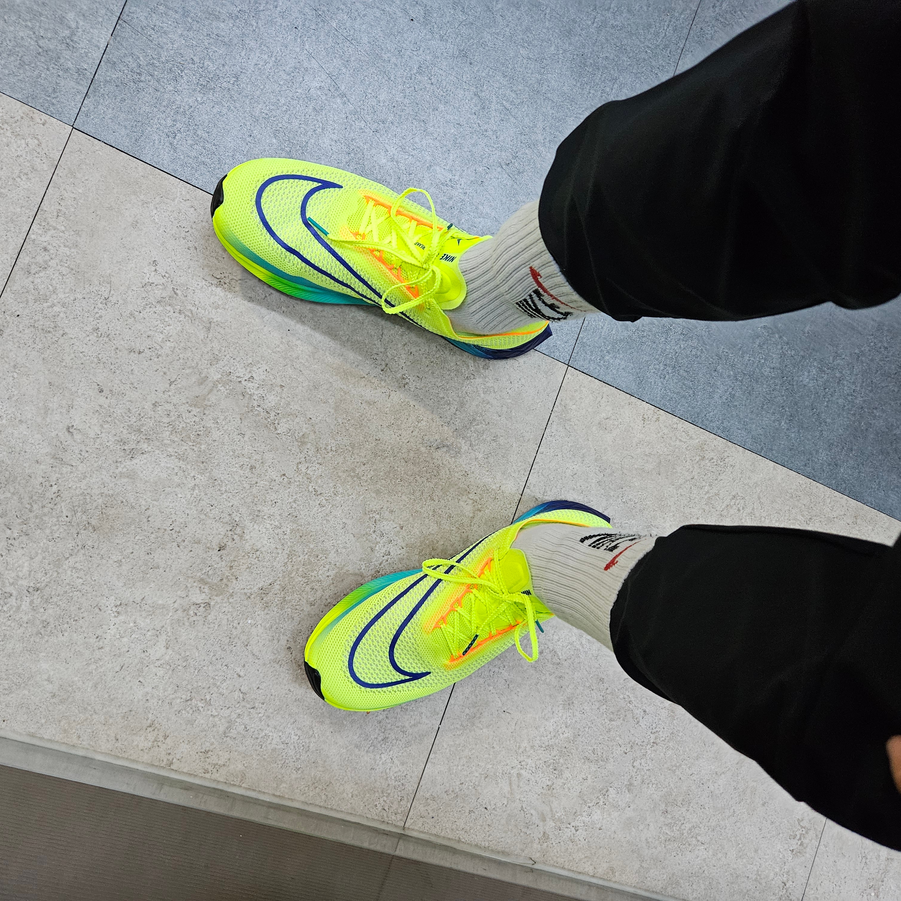 Nike ZoomX Streakfly Volt Black 착용 스타일 - 3
