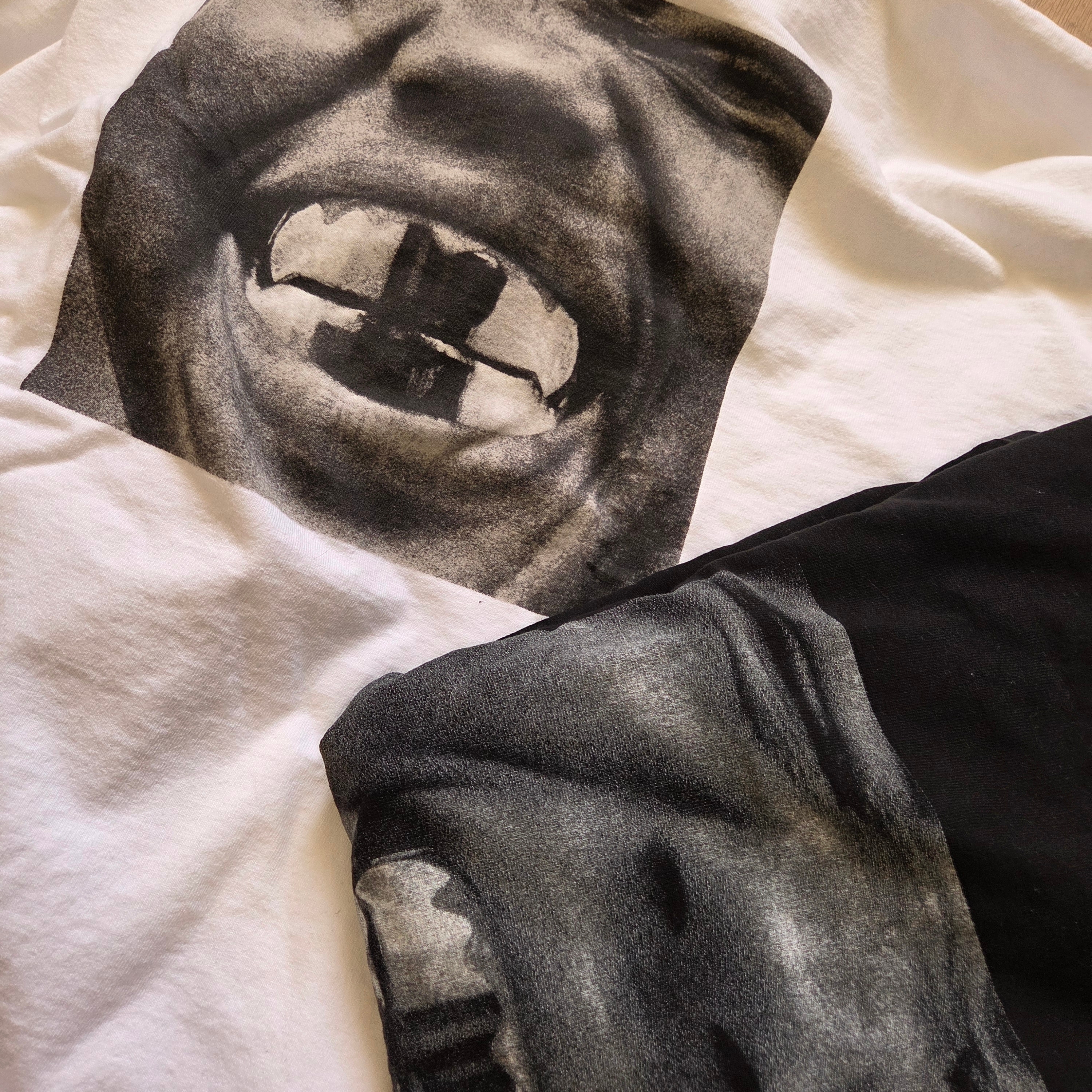 Yeezy Bully LS-01 Long Sleeve T-Shirt Black, Yeezy Bully LS-01 Long Sleeve T-Shirt White 착용 스타일