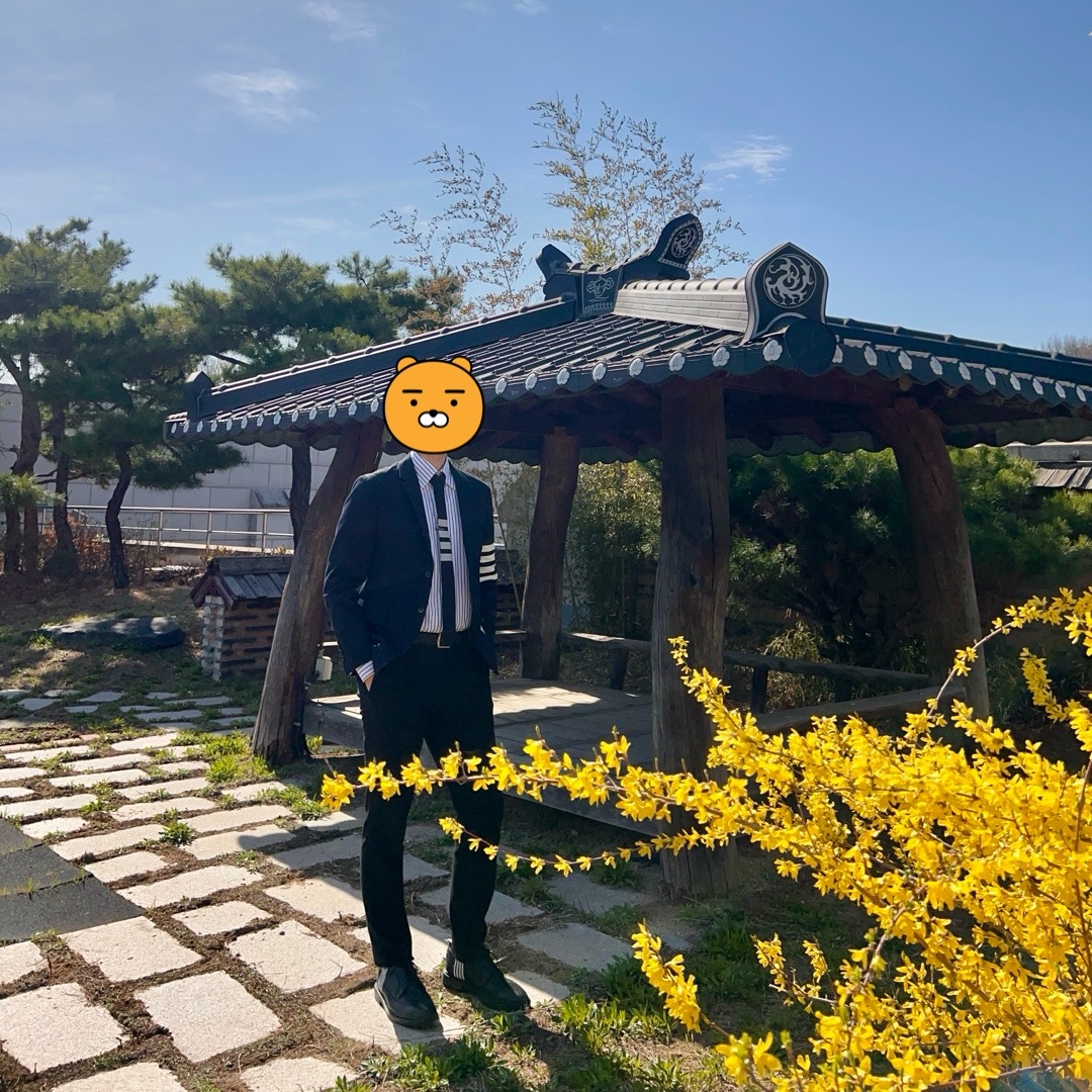 Thom Browne Cotton Unconstructed Single Breasted 4-Bar Classic Jacket Navy, Thom Browne Plain Weave 4-Bar Tie Navy 착용 스타일