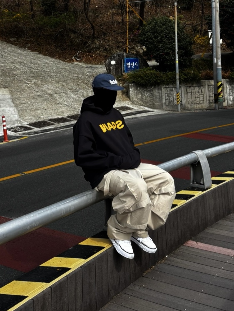 Maison Mihara Yasuhiro Baker OG Sole Canvas Low Cut Sneakers White, Wapworks Hard Knocks Cargo Pants Dune 착용 스타일 - 1