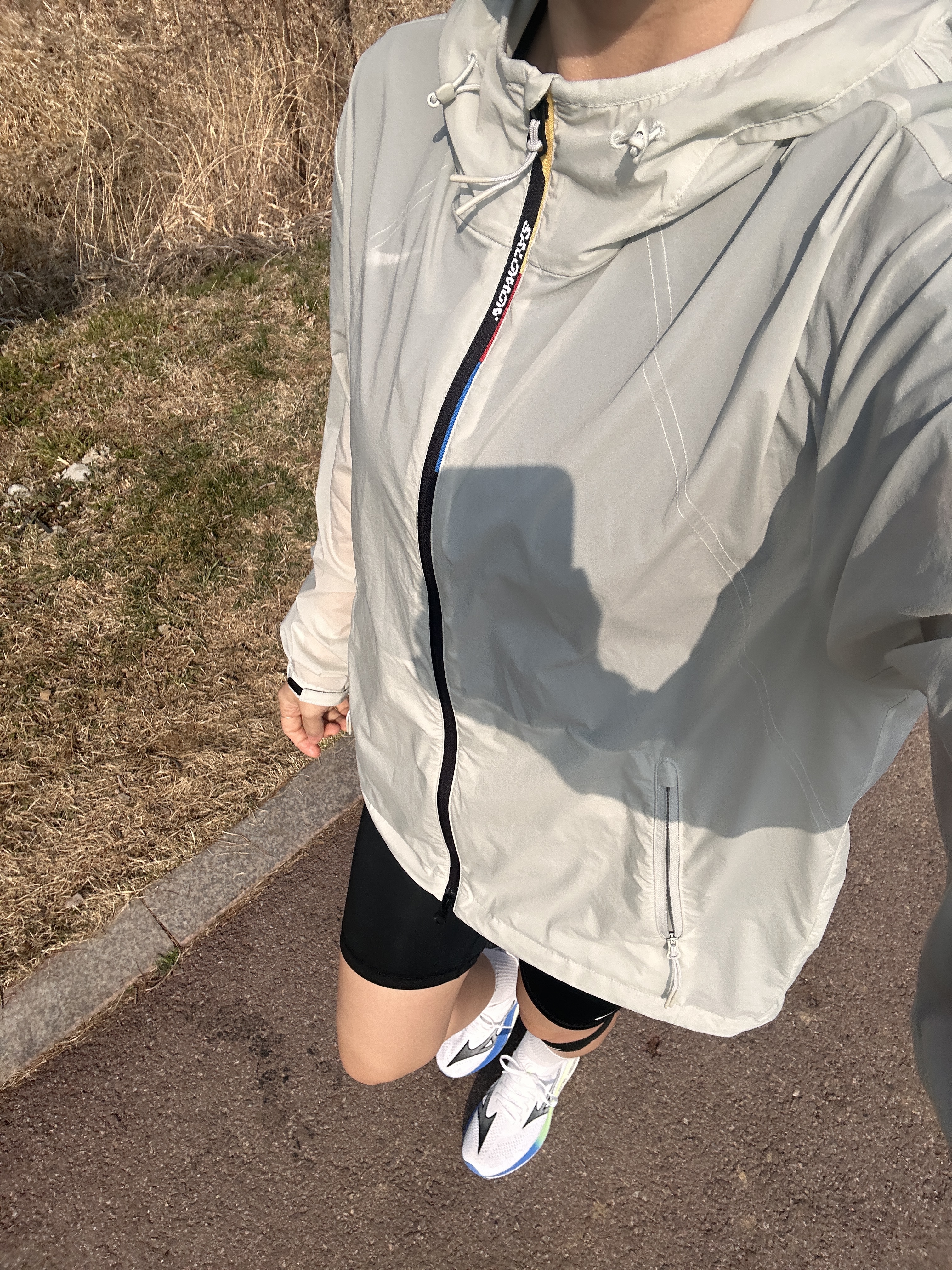 Mizuno Neo Zen White Black, Salomon Modisay Aero Light Grey 착용 스타일