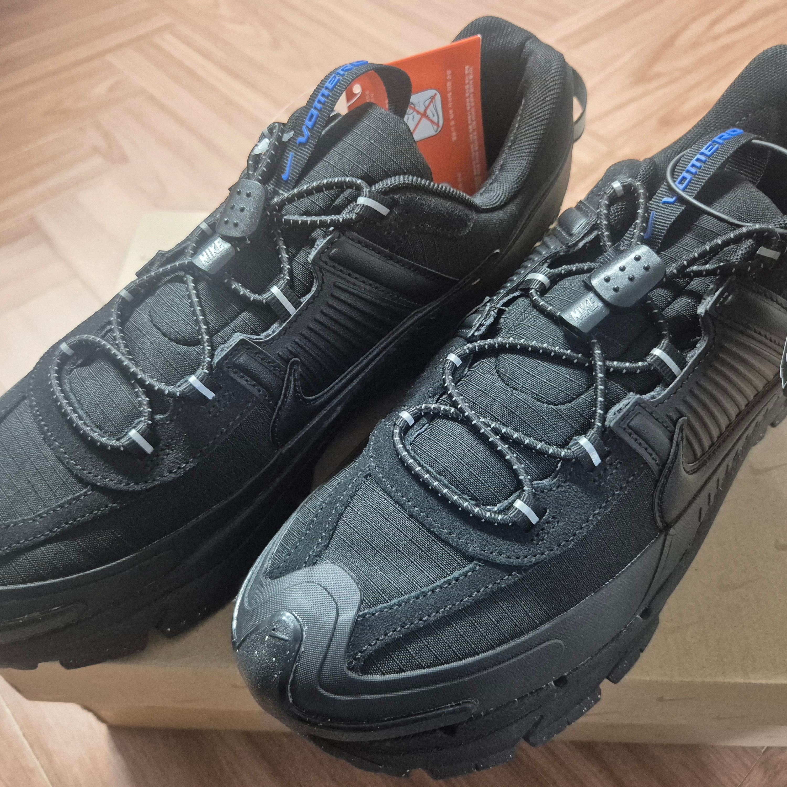 Nike Zoom Vomero Roam Black Racer Blue 착용 스타일