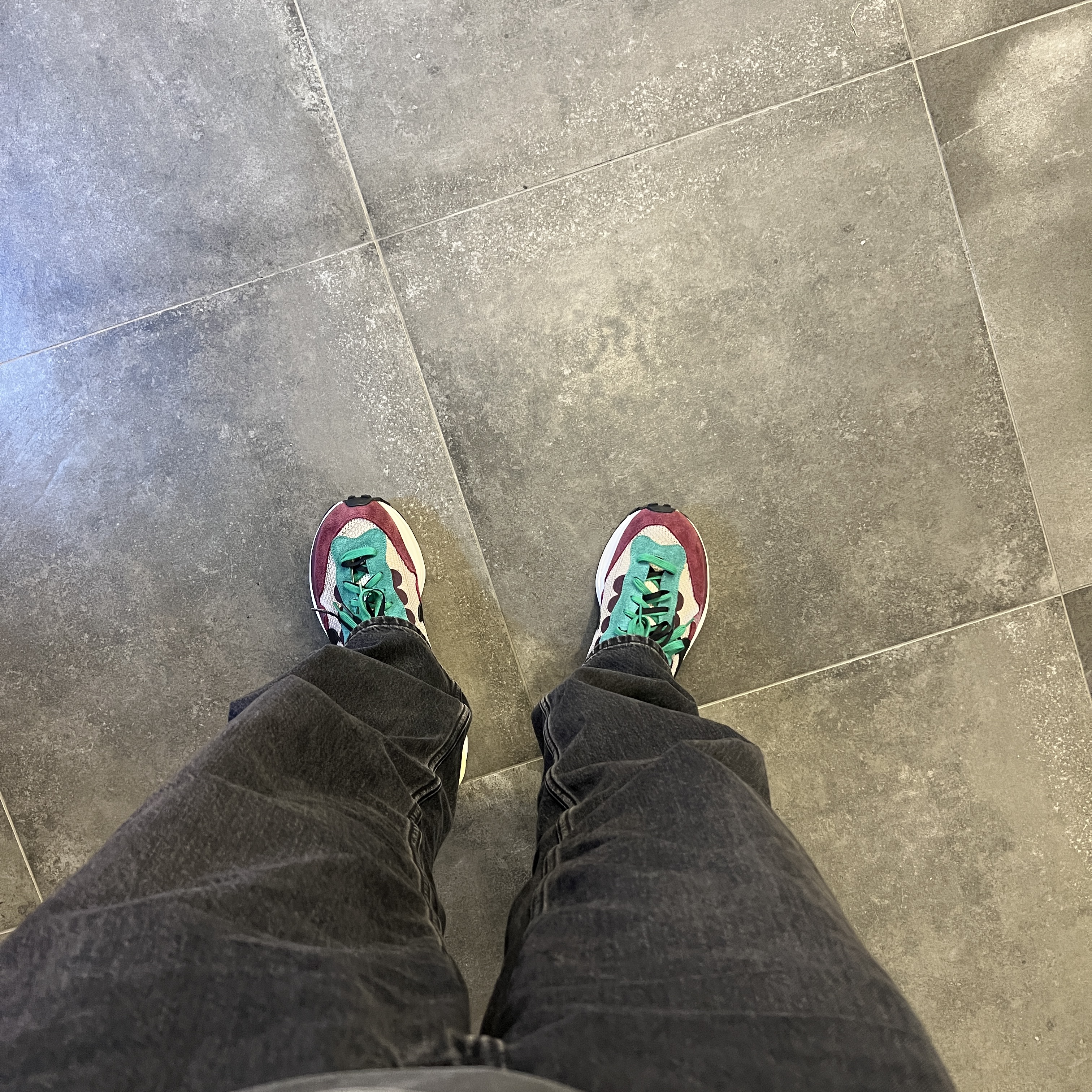 Nike x Sacai VaporWaffle String & Black Villain Red 착용 스타일