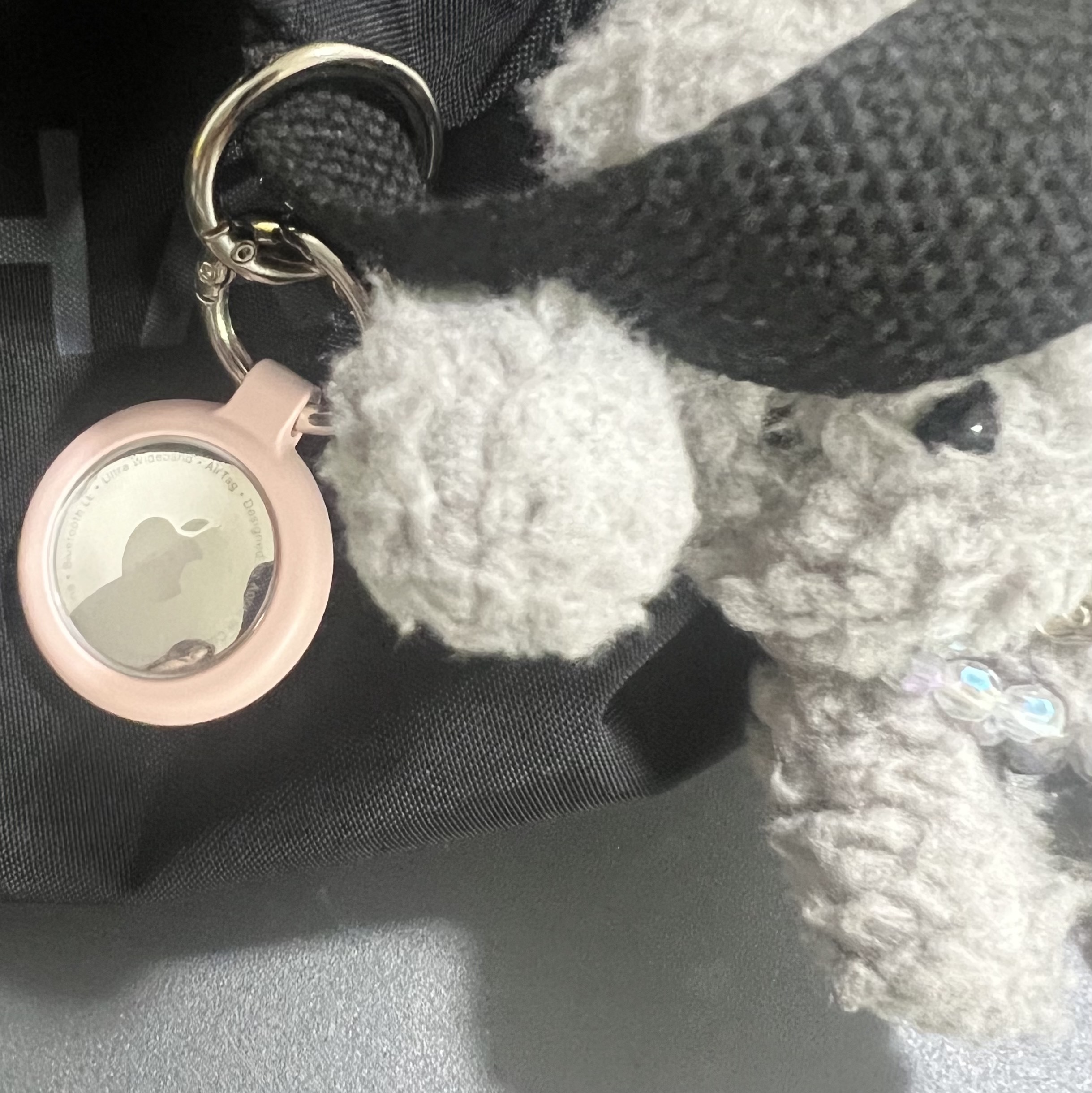 신지모루 에어태그 홀더 충격흡수 TPU 커버 케이스 핑크샌드, 신지모루 에어태그 홀더 슬림 하드 프레임 케이스 화이트 착용 스타일 - 1