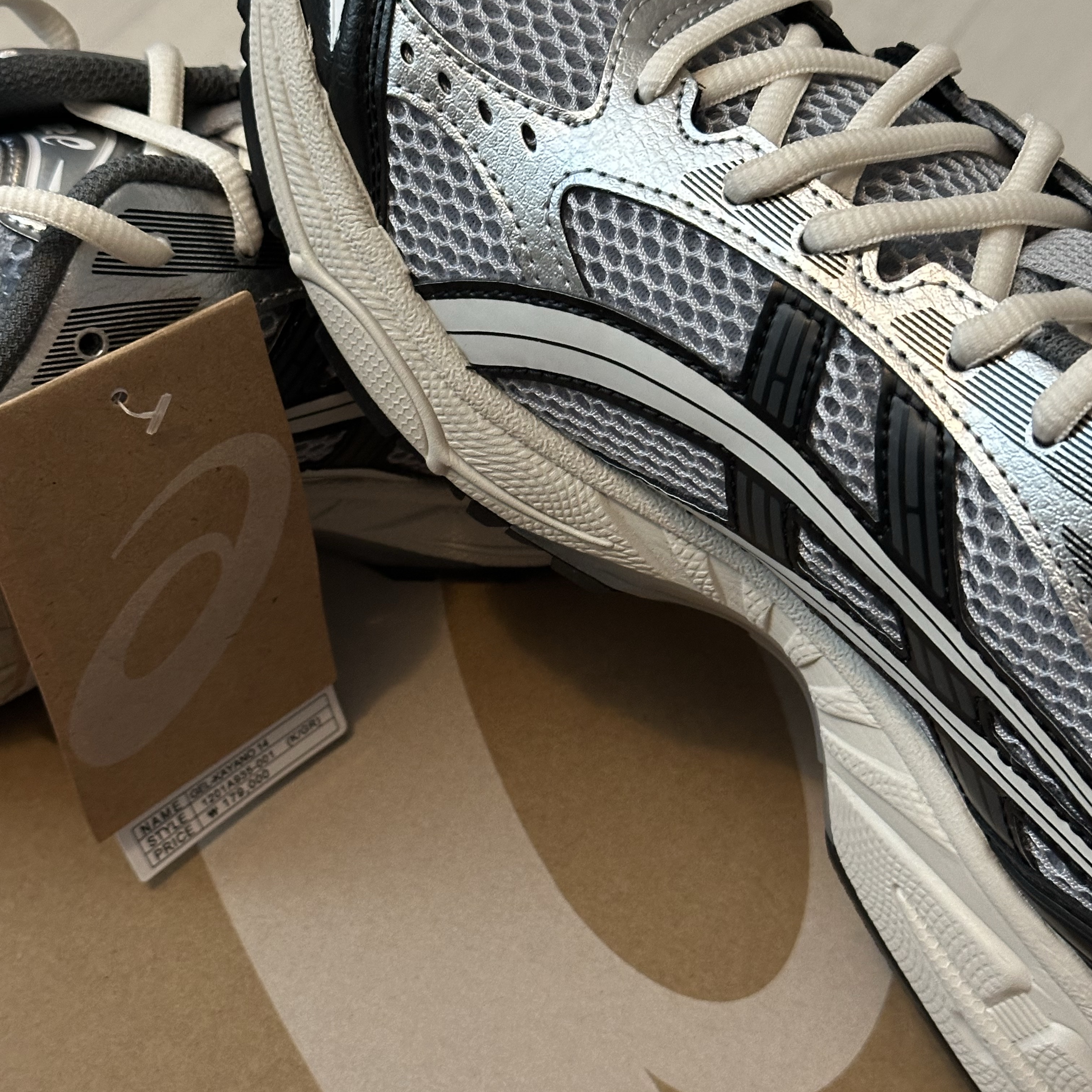 Asics Gel-Kayano 14 Black Glacier Grey 착용 스타일