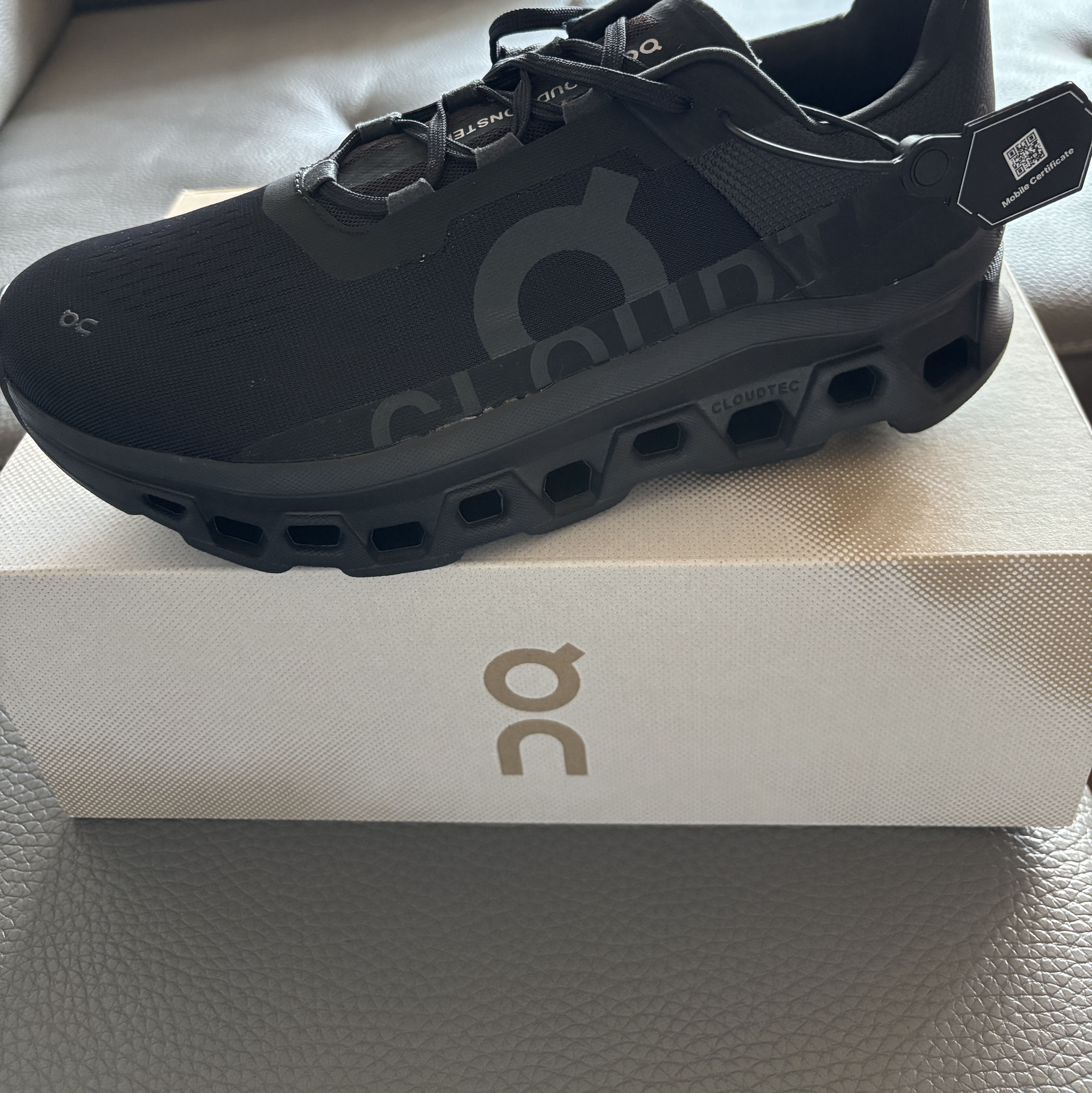 On Running Cloudmonster All Black 착용 스타일