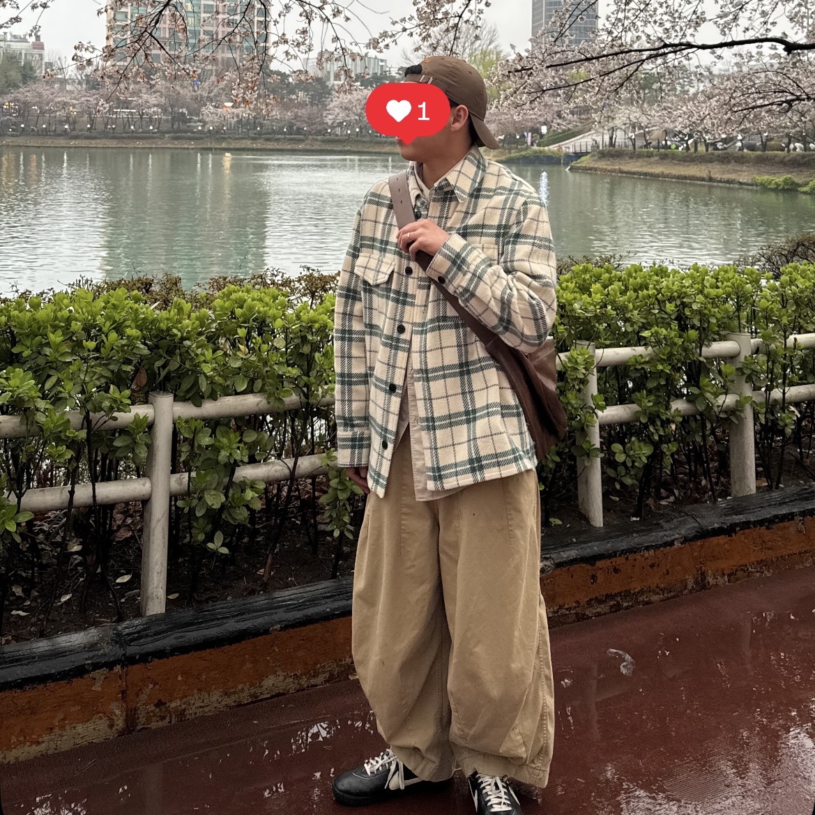 Nike x Bode Astrograbber SP Black and Coconut Milk, Beams Boy x New Era Logo Ball Cap Beige 착용 스타일