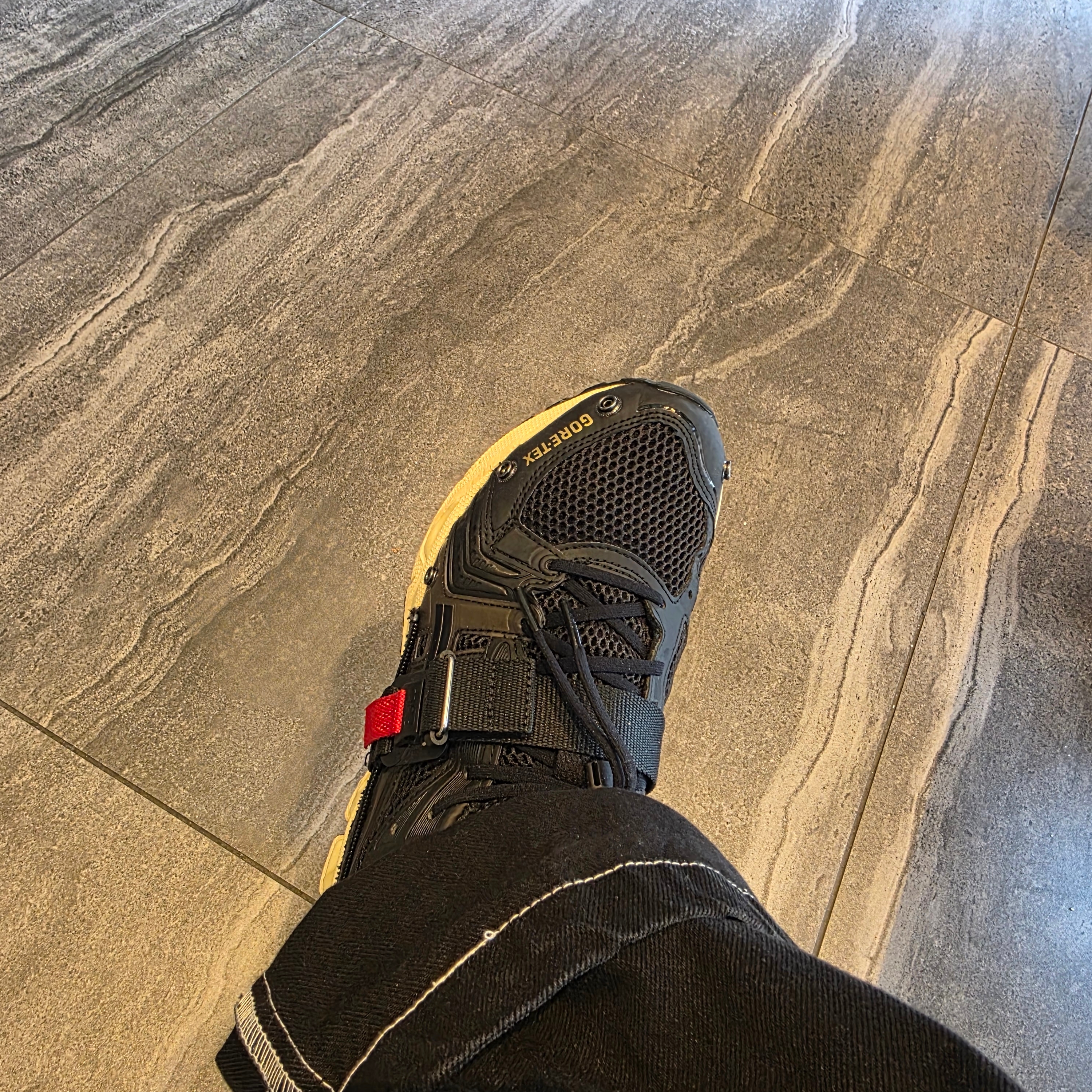 Asics x Beams Gel-Kayano 14 Gore-Tex Black 착용 스타일