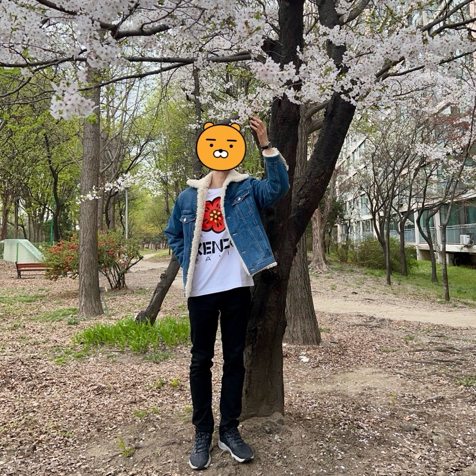 Ami Trucker Jacket Lined with Synthetic Fur Used Blue, Kenzo Boke Flower T-Shirt White 착용 스타일