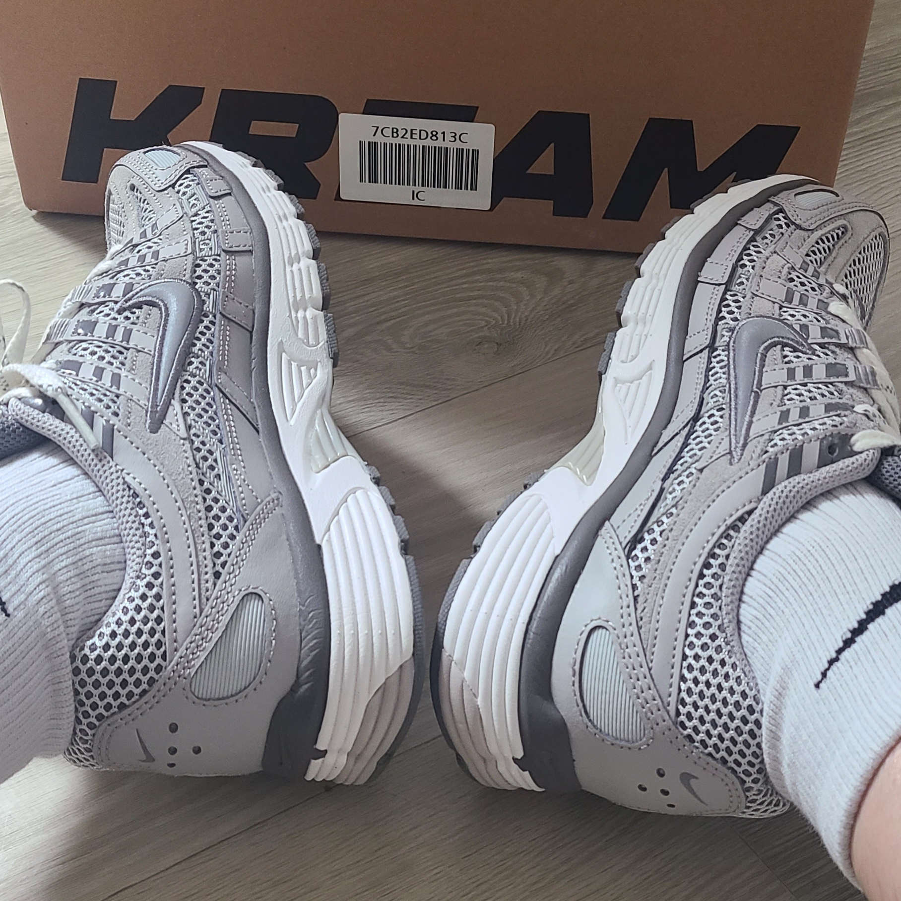 Nike P-6000 PRM Light Iron Ore 착용 스타일