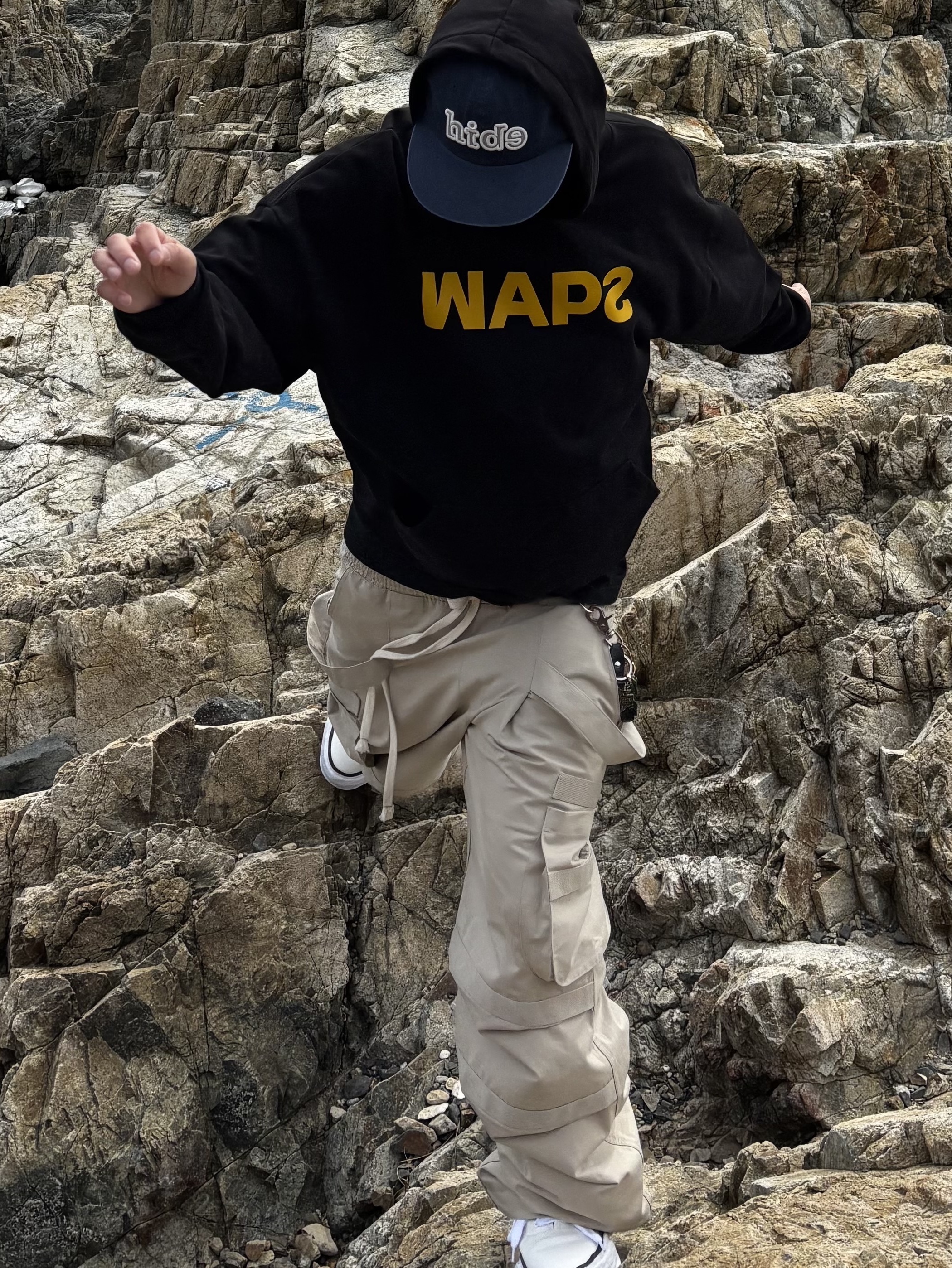 Maison Mihara Yasuhiro Baker OG Sole Canvas Low Cut Sneakers White, Wapworks Hard Knocks Cargo Pants Dune 착용 스타일 - 2