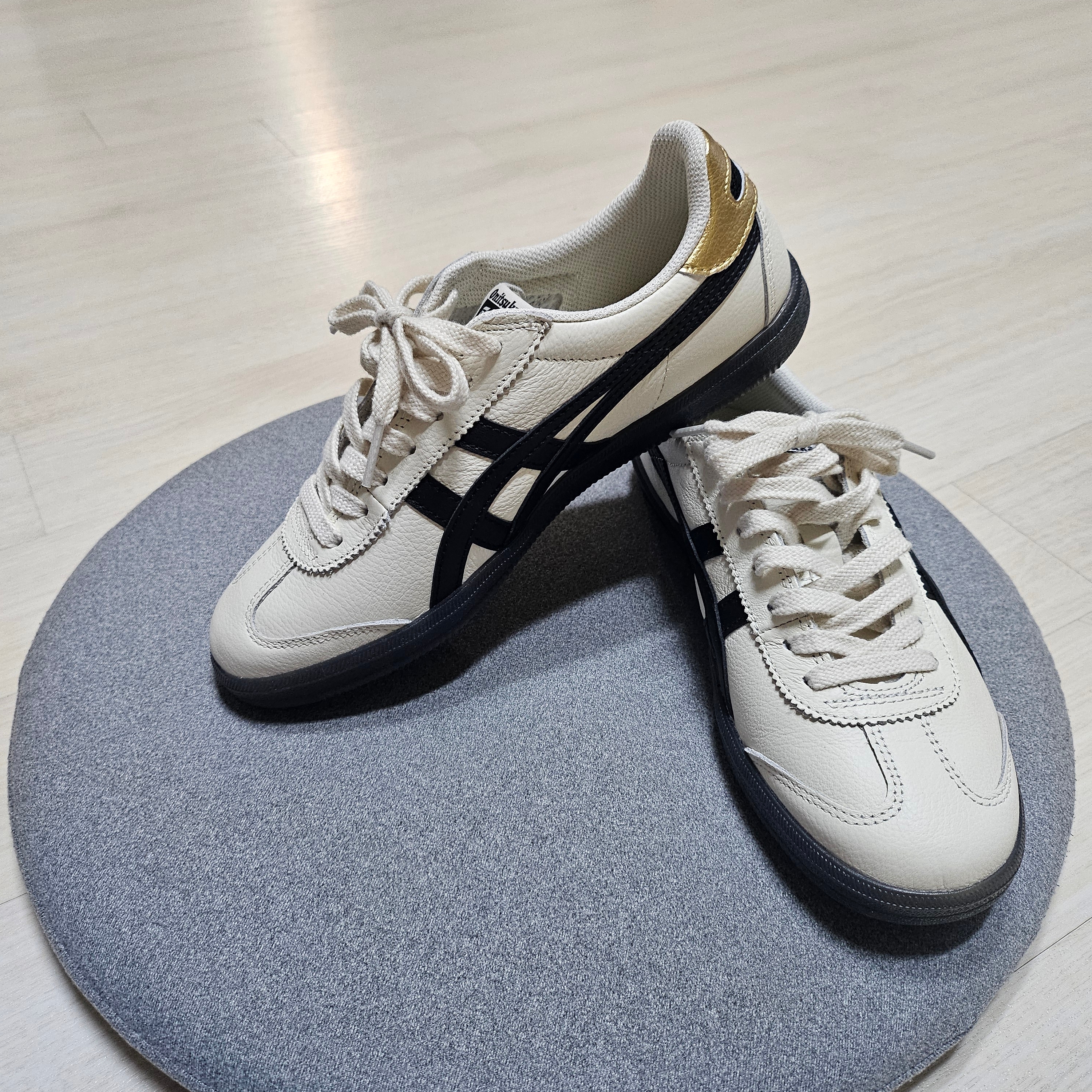 Onitsuka Tiger Tokuten White Black 착용 스타일