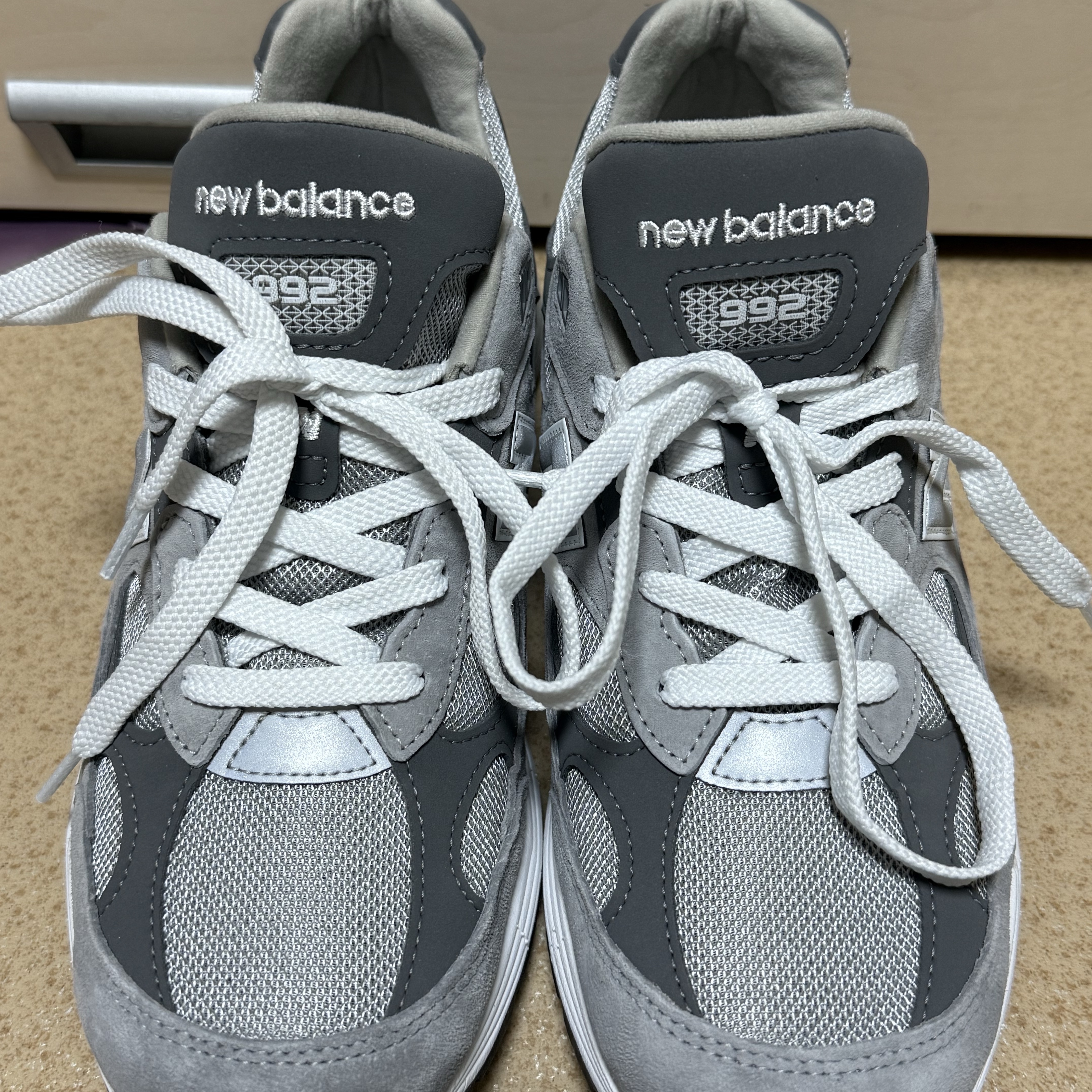 New Balance 992 Made in USA Core Grey Silver Metallic 착용 스타일