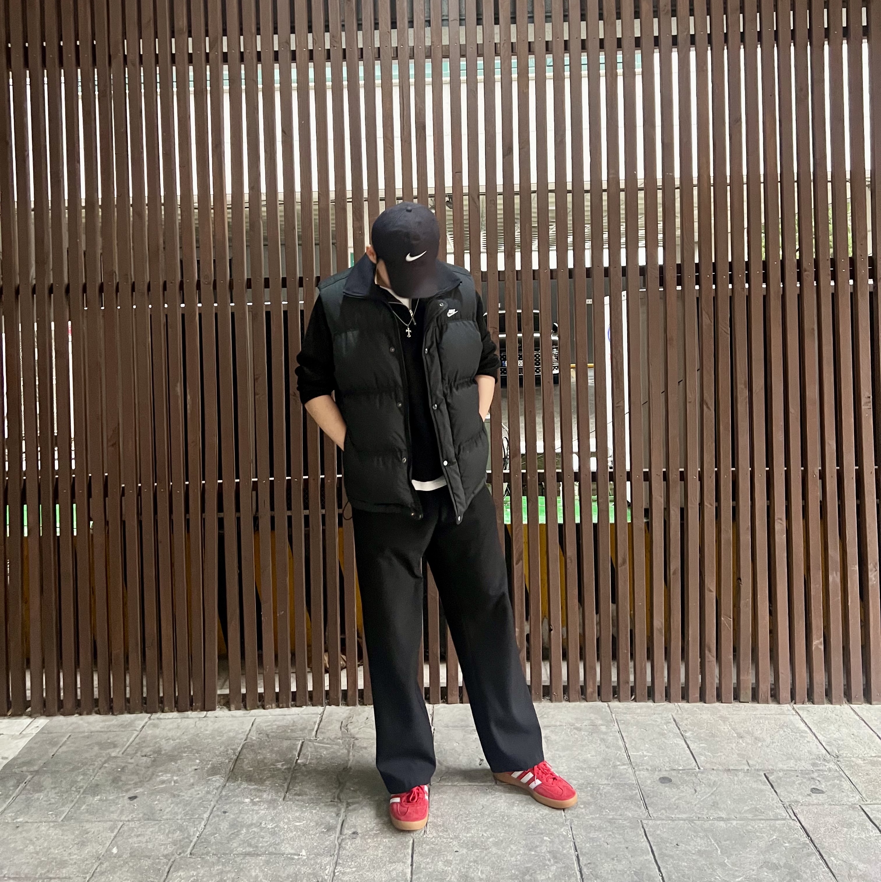 아디다스 가젤 인도어 베러 스칼렛 클라우드 화이트 착용 스타일 - 3
