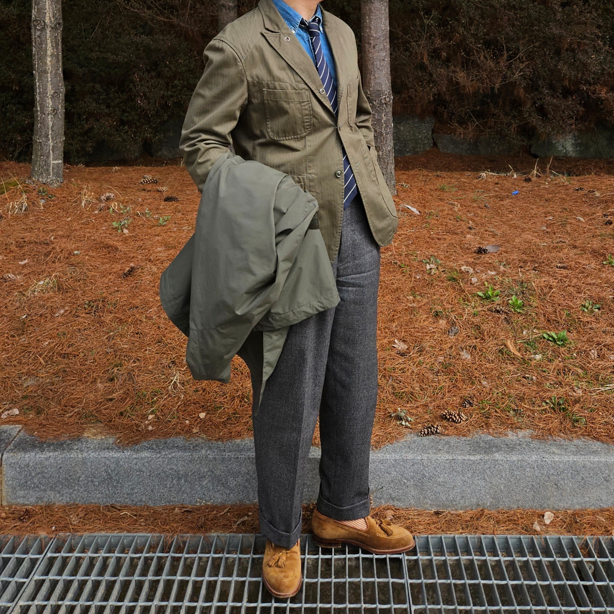 Alden 6243 Suede Unlined Flex Penny Loafer Snuff - D, Engineered Garments Ripstop Bedford Jacket Olive 착용 스타일 - 4
