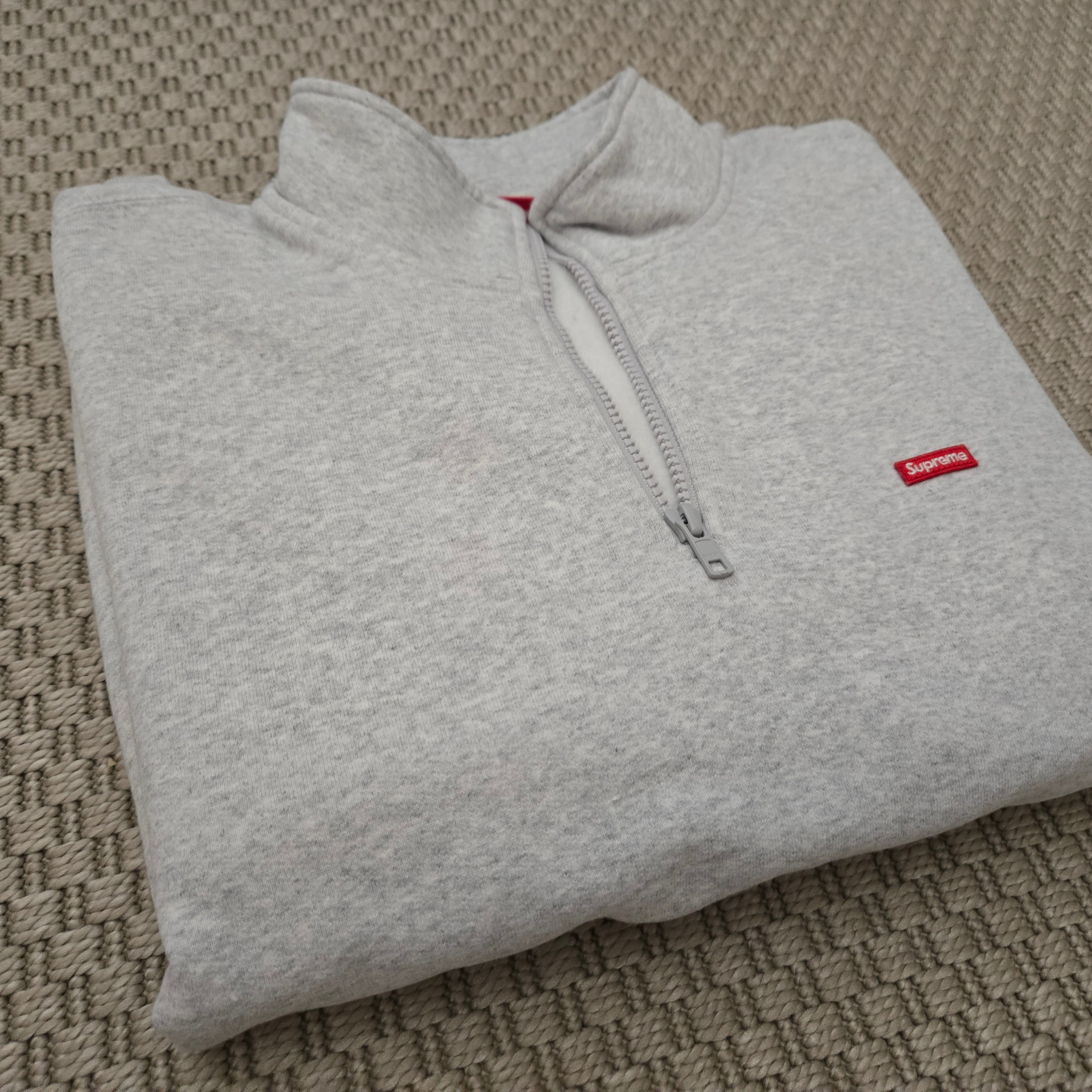 Supreme Washed Chino Twill Camp Cap Silver - 25SS, Supreme Small Box Half Zip Pullover Ash Grey - 25SS 착용 스타일 - 3