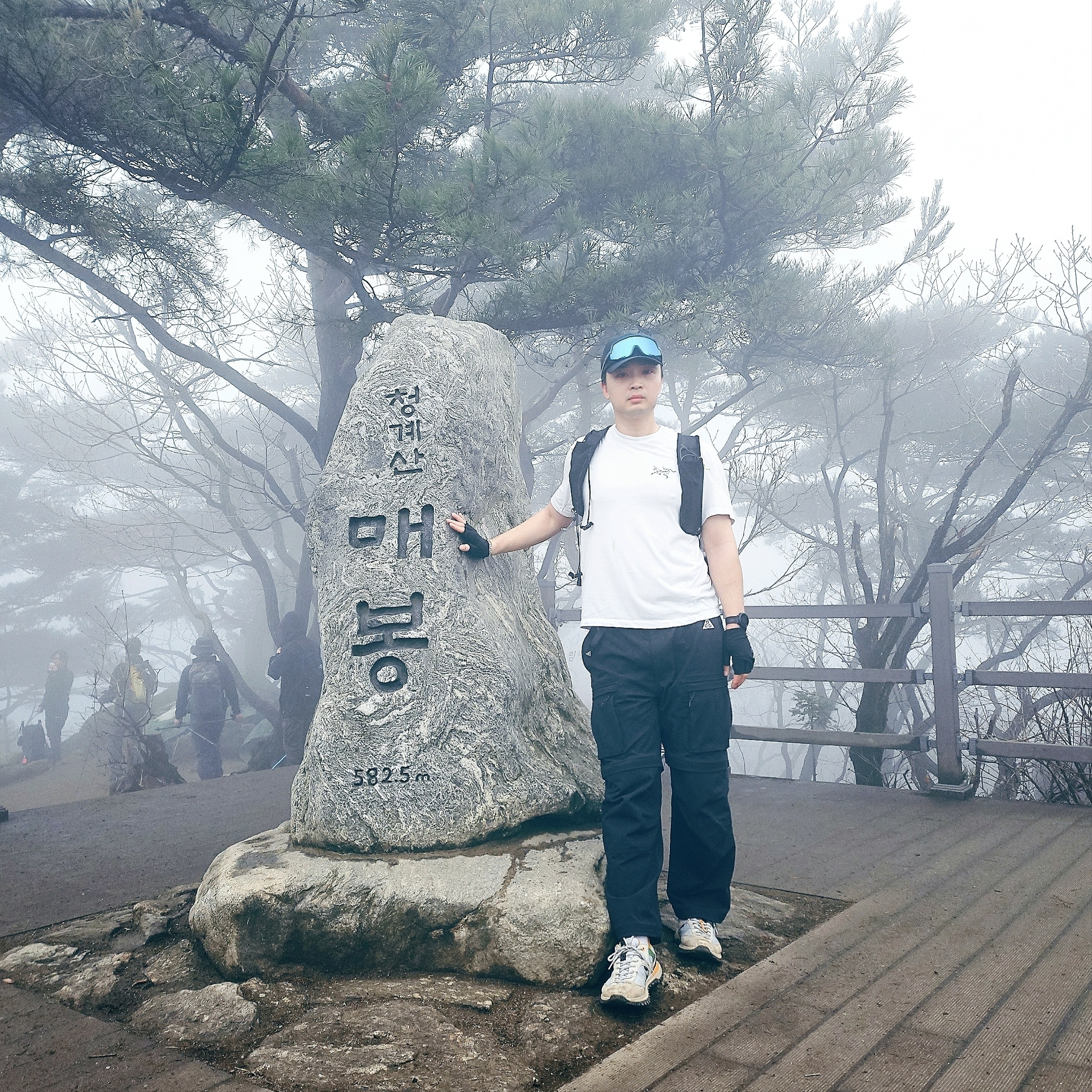 Arc'teryx Arc'Multi Bird Logo SS T-Shirt White Light, Arc'teryx Aerios 18 Backpack Chloris Forage 착용 스타일