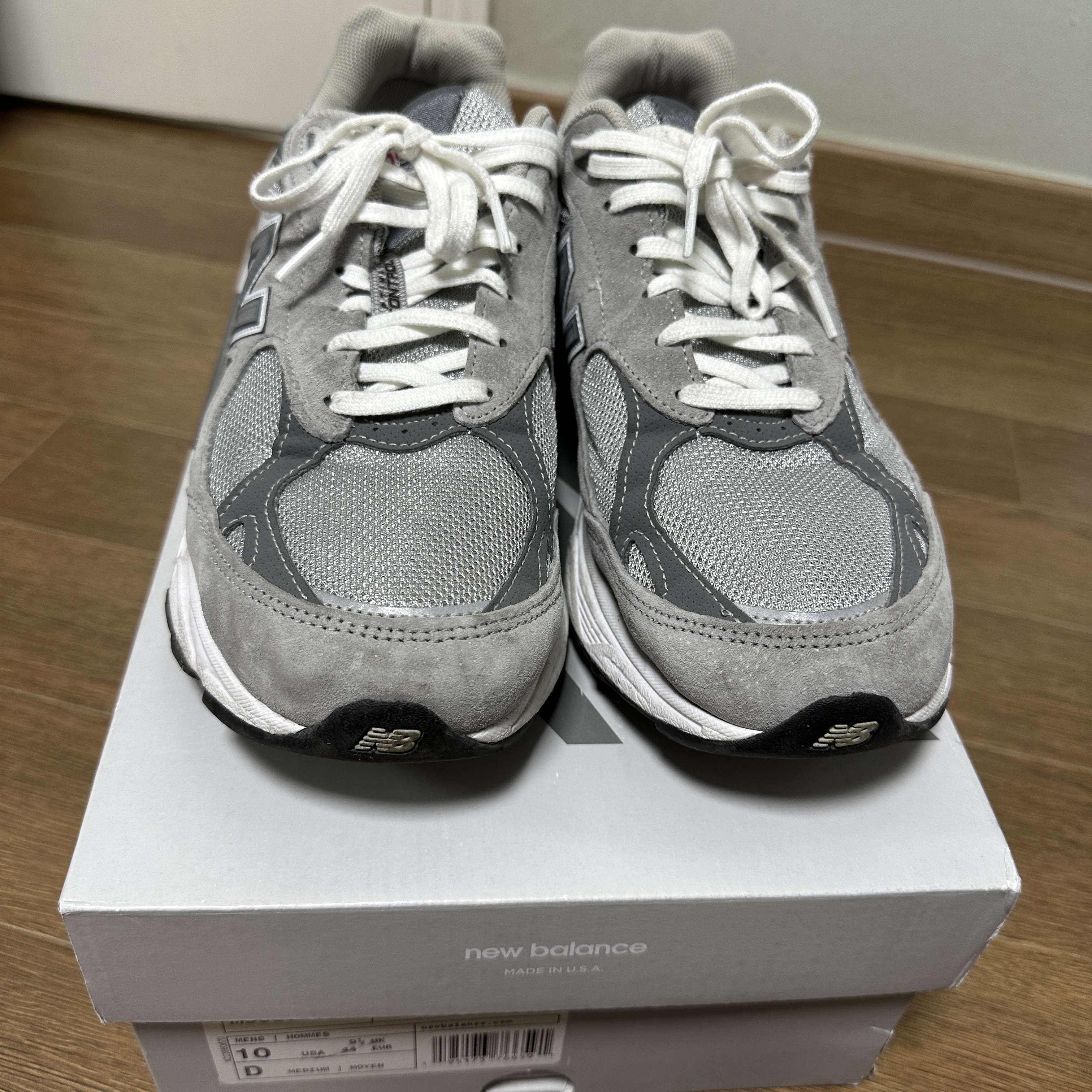 뉴발란스 990v3 메이드 인 USA 그레이 - D 스탠다드 착용 스타일