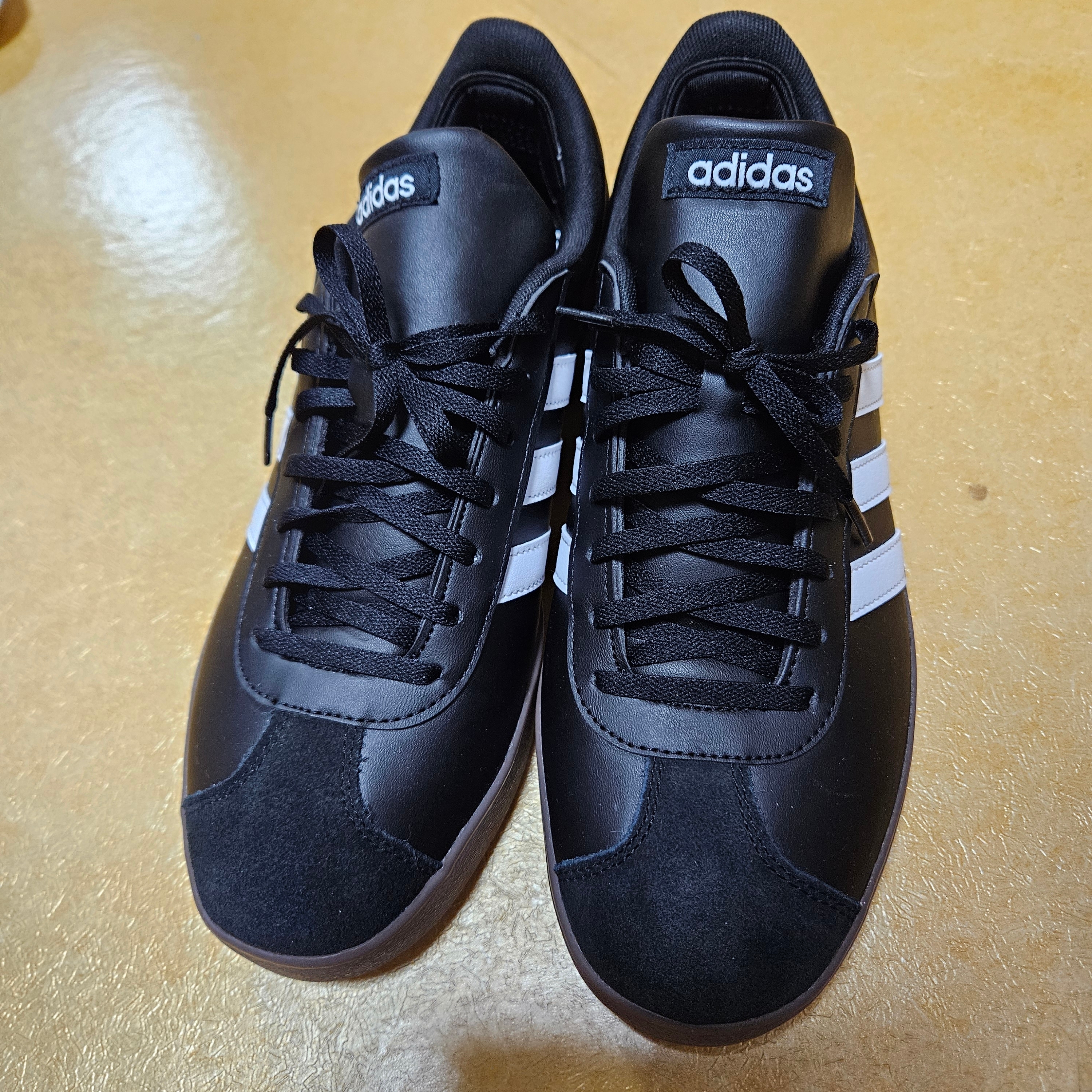 Adidas VL Court Base Core Black Cloud White 착용 스타일