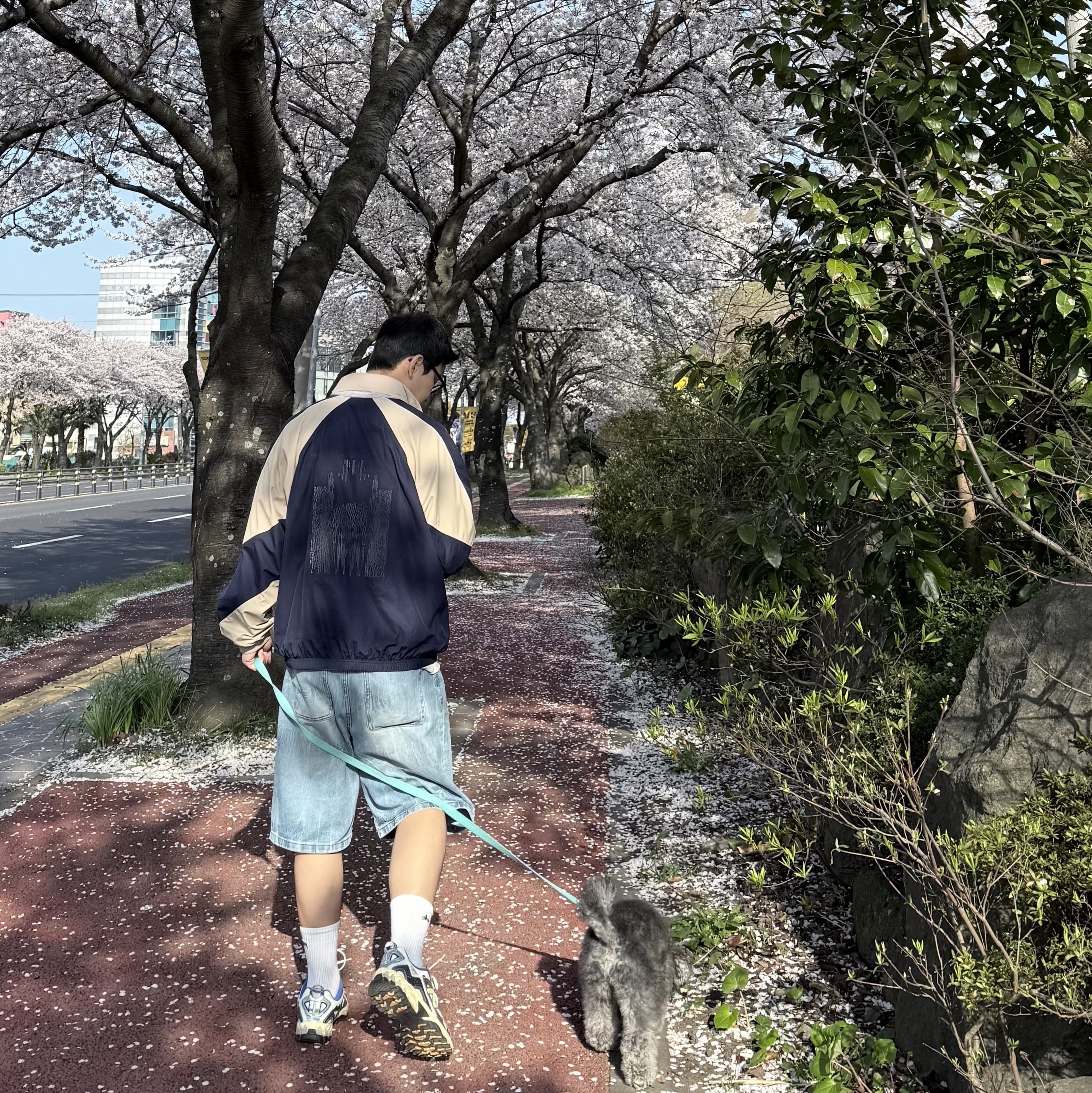 Nike x Cav Empt Track Jacket Navy, Millo Archive Denim Bermuda Pants Light Blue 착용 스타일