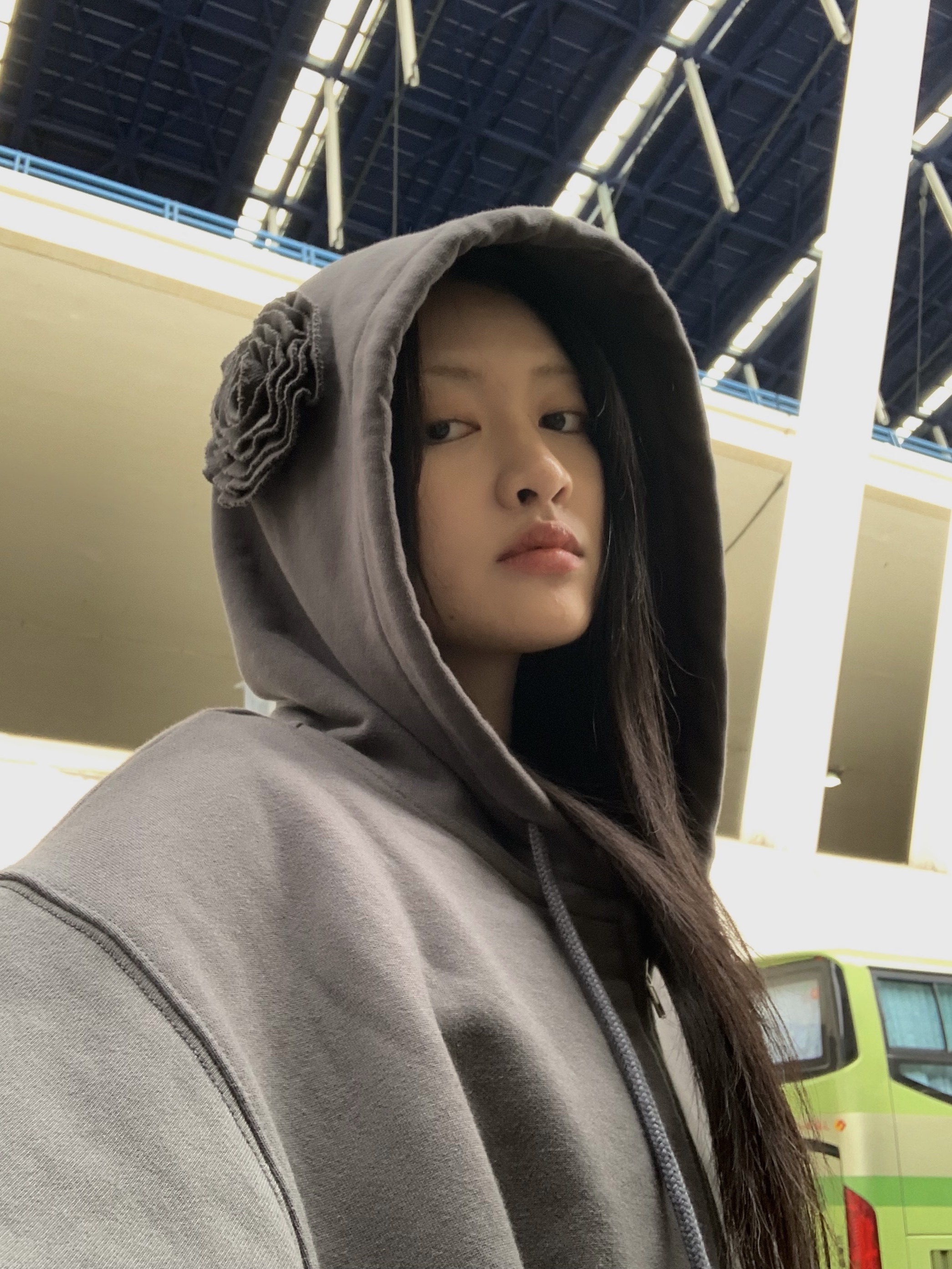 WET TAG Flower Patched Zip Up Hoodie Charcoal, WET TAG Wide Sweat Pants With Wrap Skirt Charcoal 착용 스타일 - 2