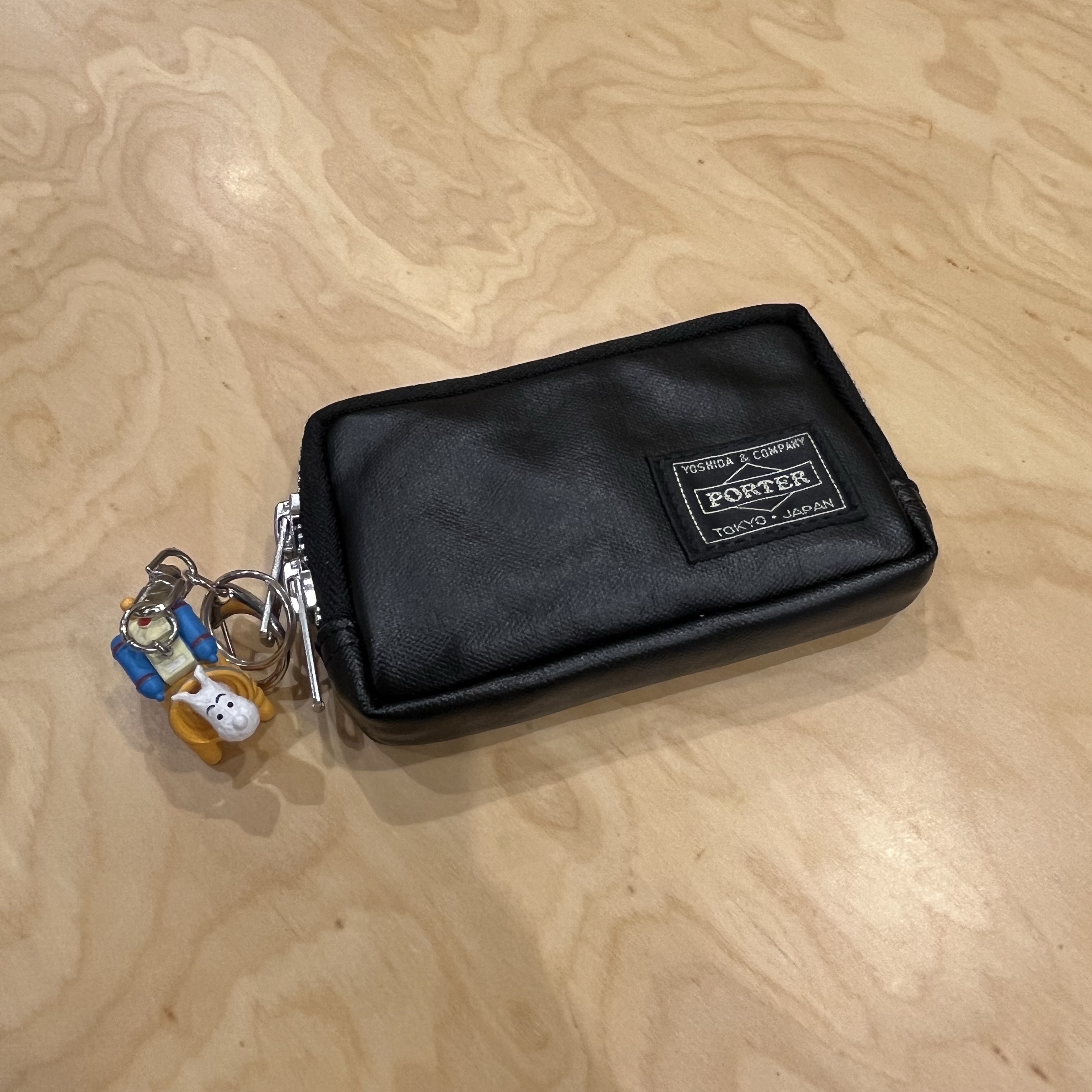 Porter Freestyle Multi Coin Case Black 착용 스타일