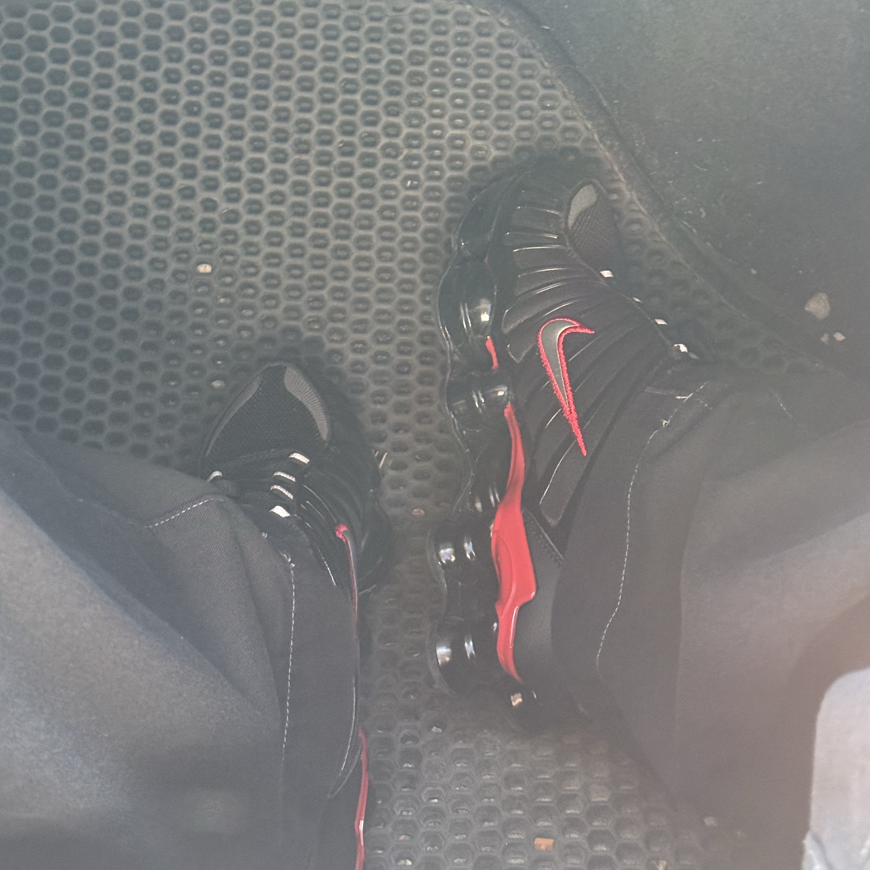 Nike Shox TL Black University Red 착용 스타일
