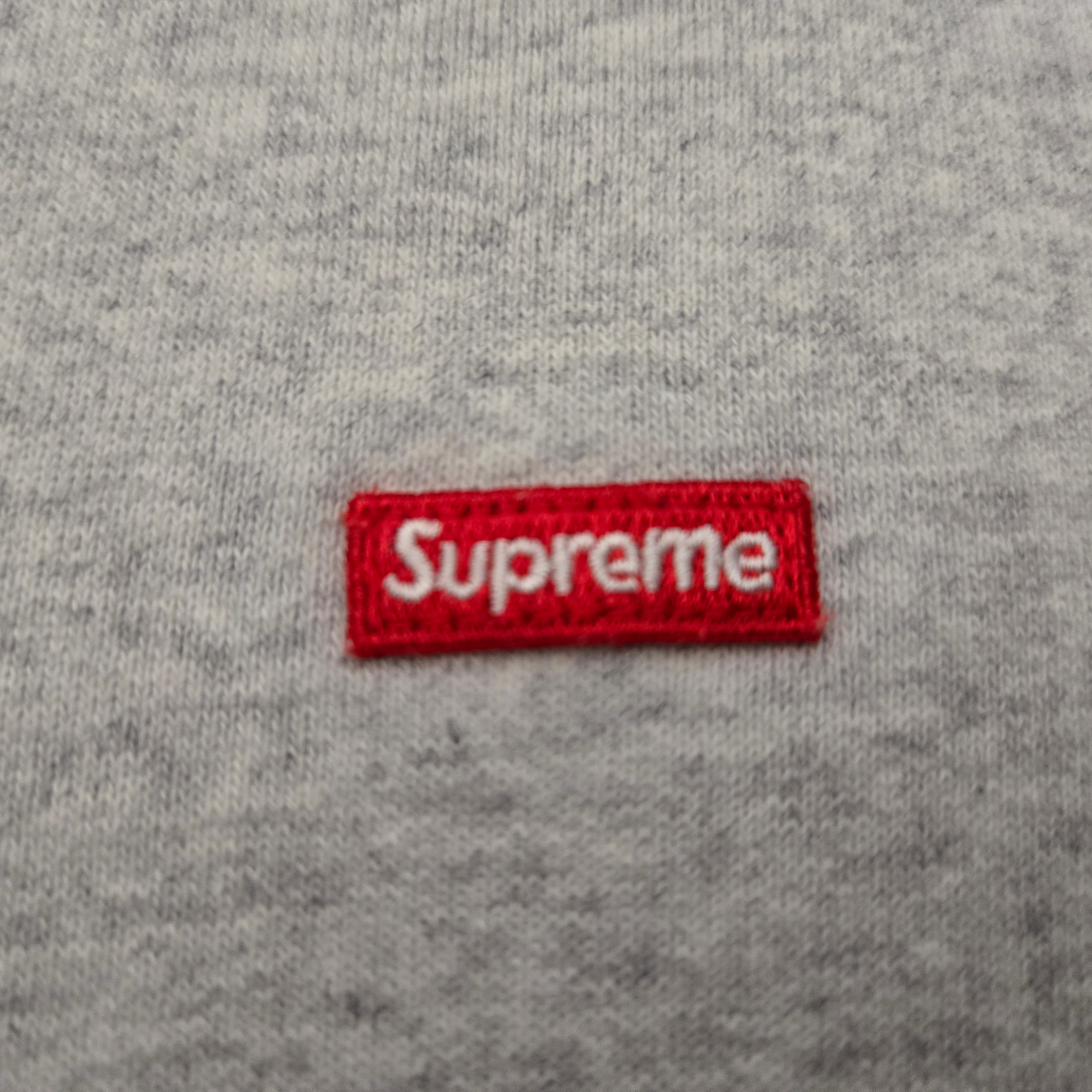 Supreme Washed Chino Twill Camp Cap Silver - 25SS, Supreme Small Box Half Zip Pullover Ash Grey - 25SS 착용 스타일 - 4