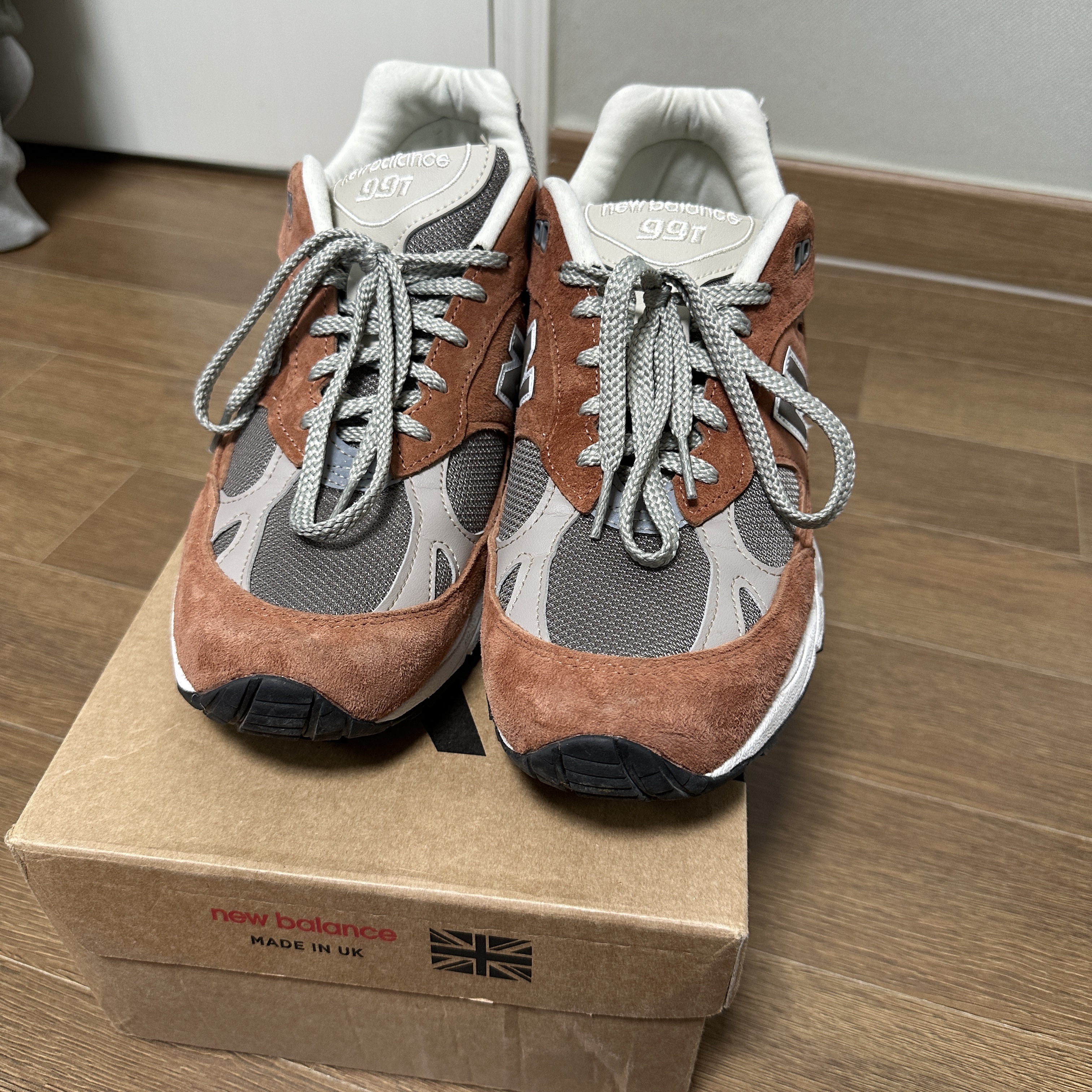 New Balance 991 Made in UK Sequoia Falcon 착용 스타일