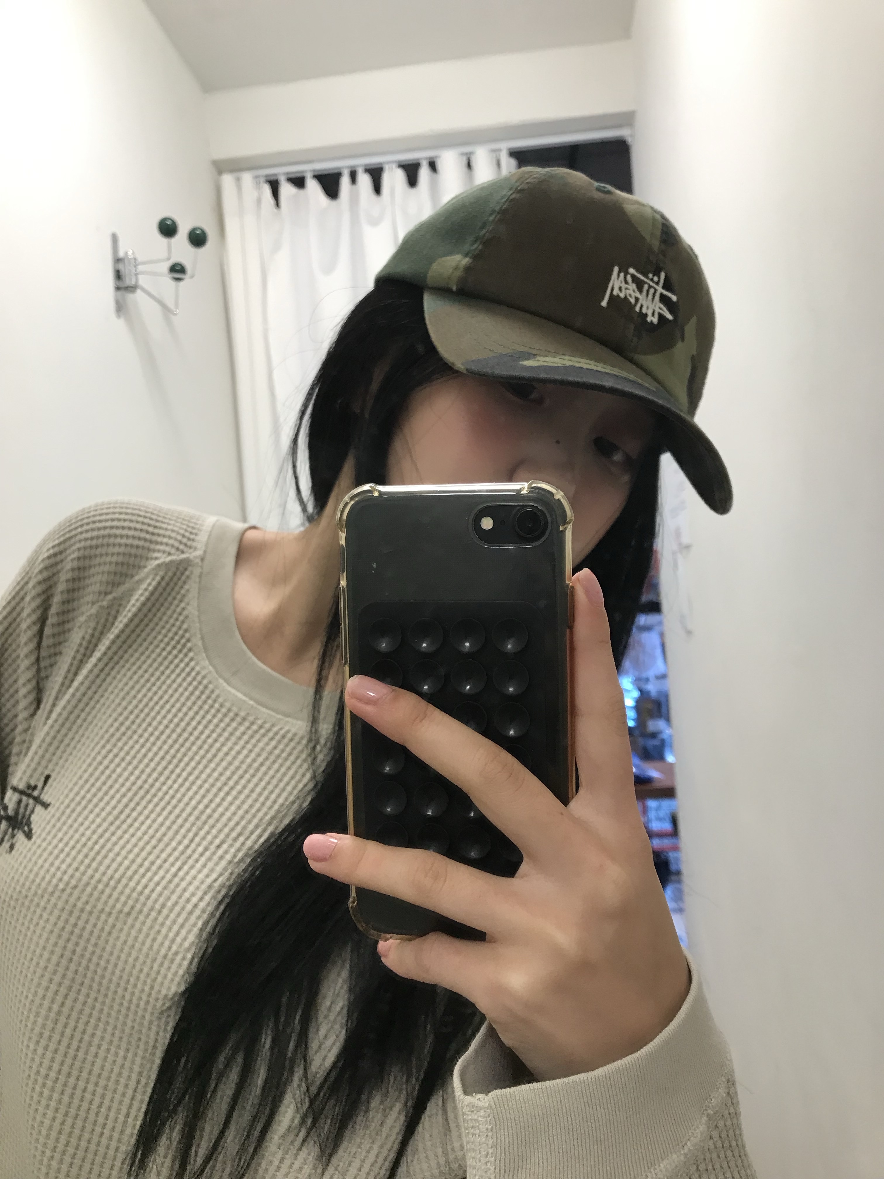 스투시 로우 프로파일 베이직 워시드 스트랩백 우드랜드 카모 착용 스타일 - 2