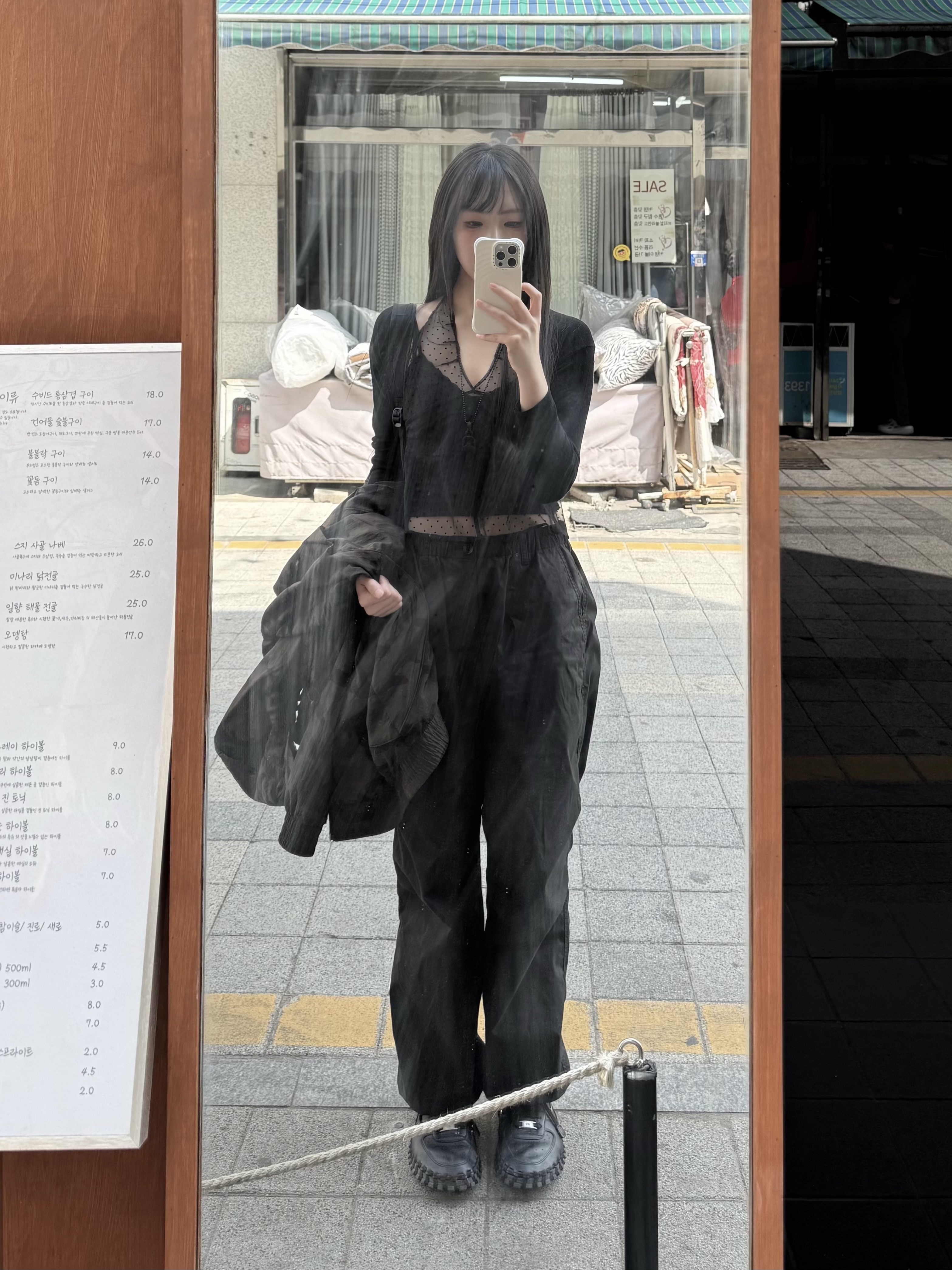 Nike x Jacquemus J Force 1 Low LX SP Black, Arc'teryx Heliad 15 Backpack Black 착용 스타일 - 1