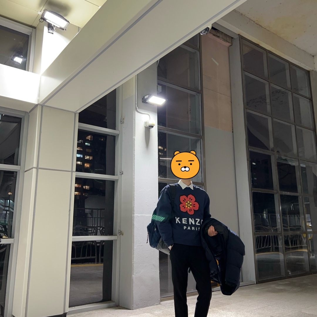 Kenzo Boke Flower Sweatshirt Midnight Blue 착용 스타일