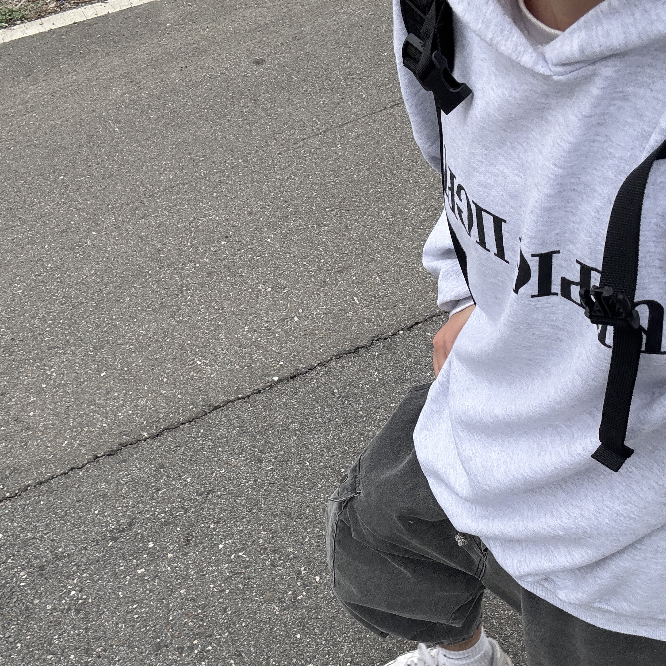 Yeezy x Gosha Rubchinskiy YZY Black Dogs Hoodie Heather Grey 착용 스타일