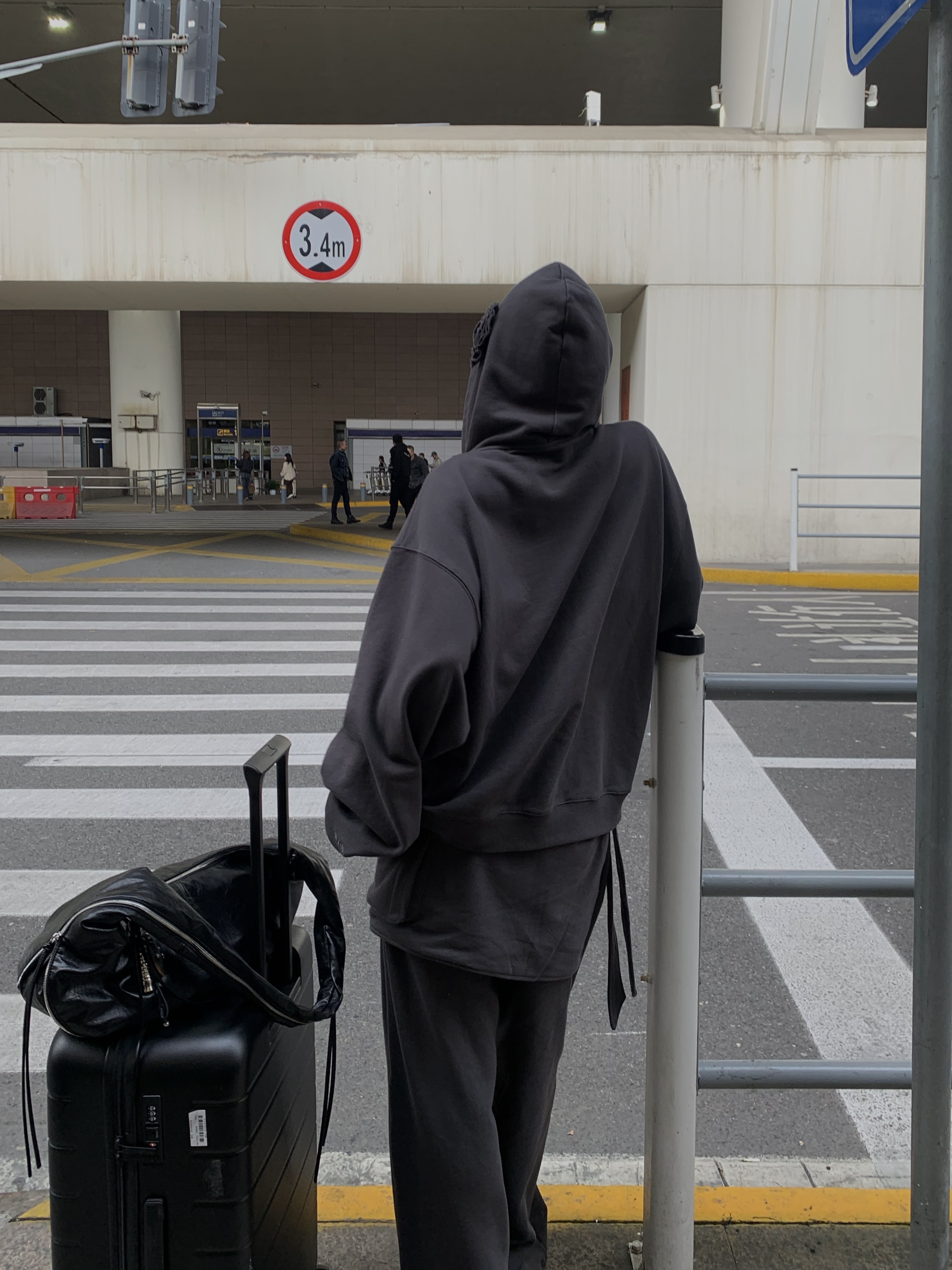 WET TAG Flower Patched Zip Up Hoodie Charcoal, WET TAG Wide Sweat Pants With Wrap Skirt Charcoal 착용 스타일 - 1