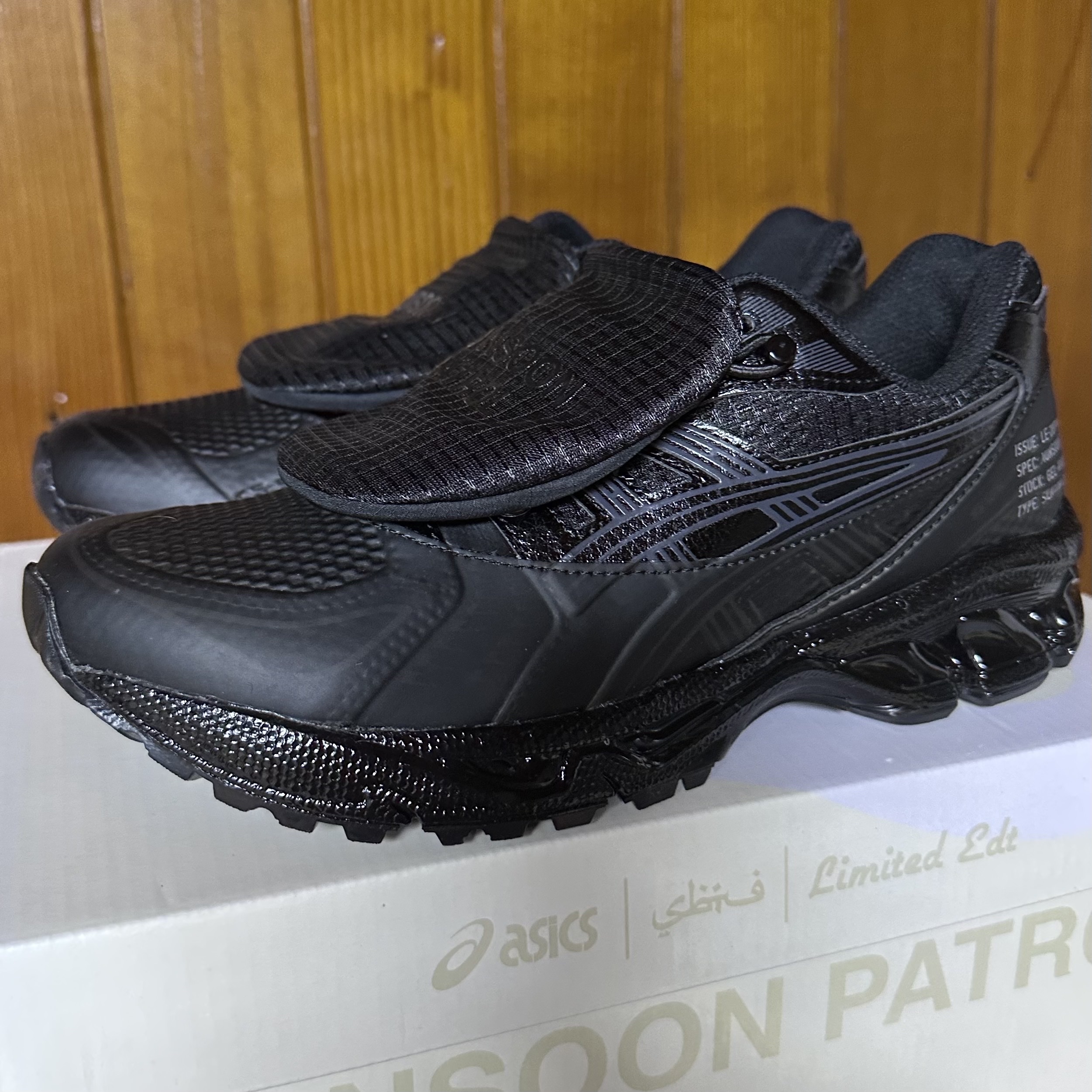 Asics x Limited Edt x SBTG Gel-Kayano 14 Monsoon Patrol Black 착용 스타일 - 1
