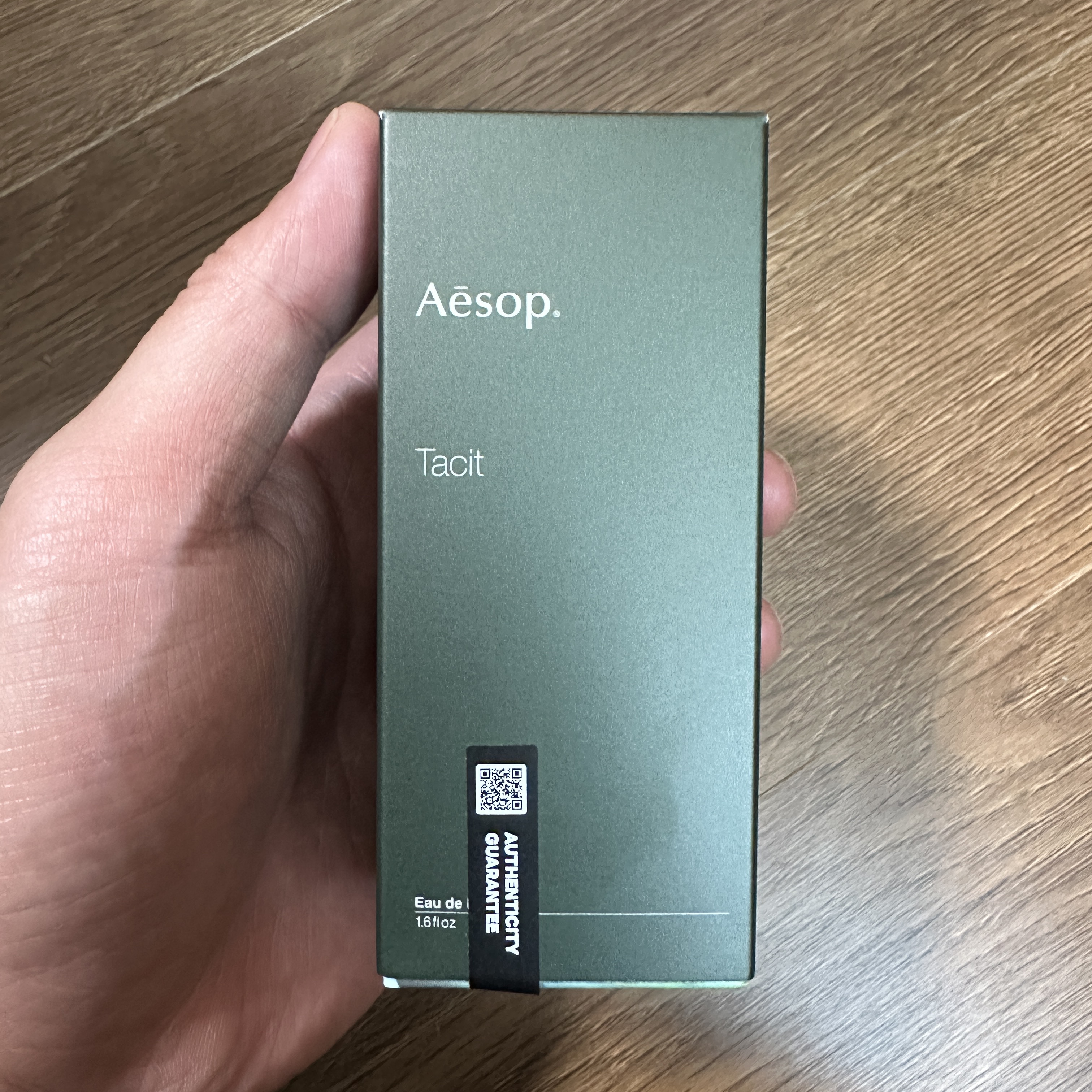 Aesop Tacit Eau De Parfum 50ml 착용 스타일 - 1