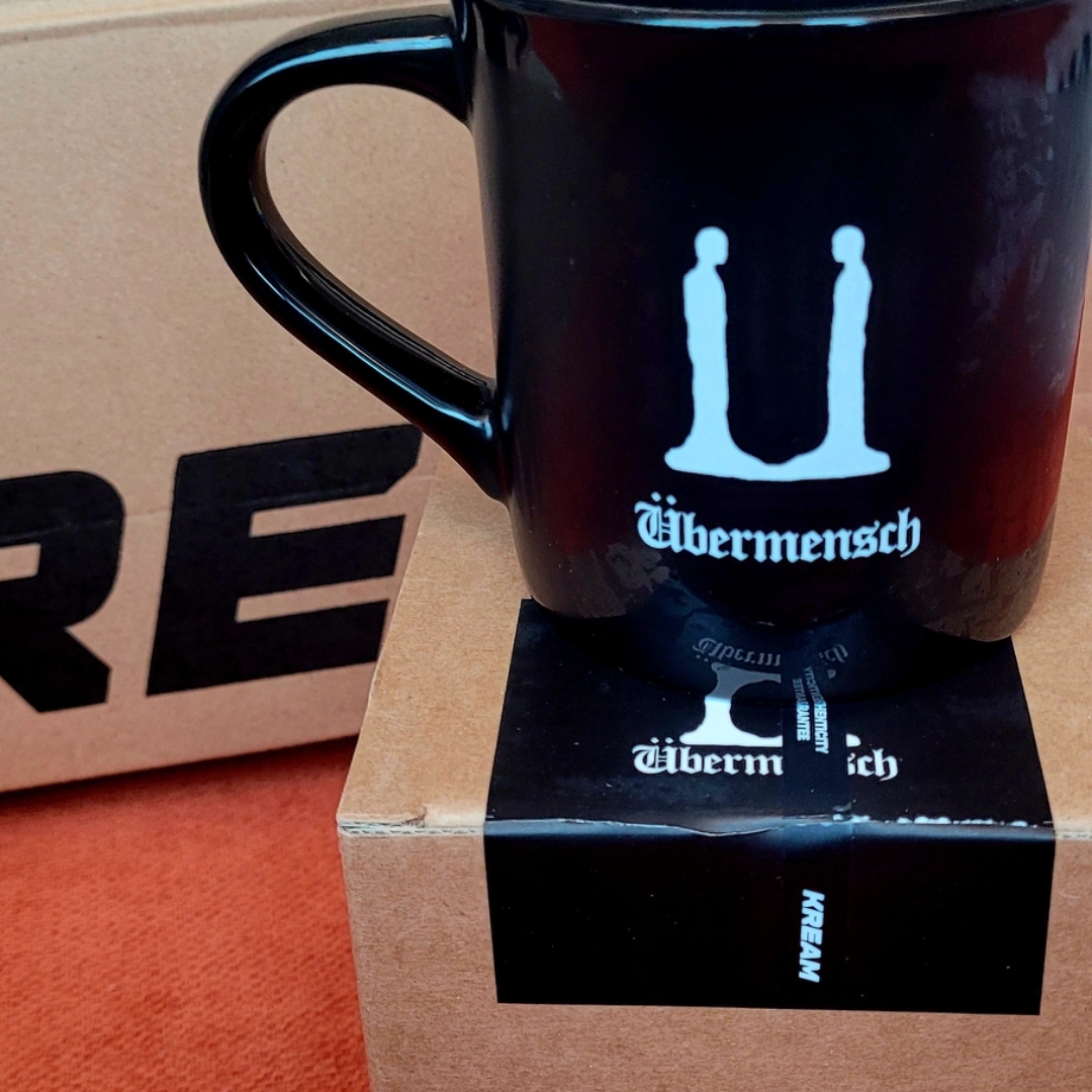 G-DRAGON Ubermensch Mug Cup 360ml Black 착용 스타일 - 2
