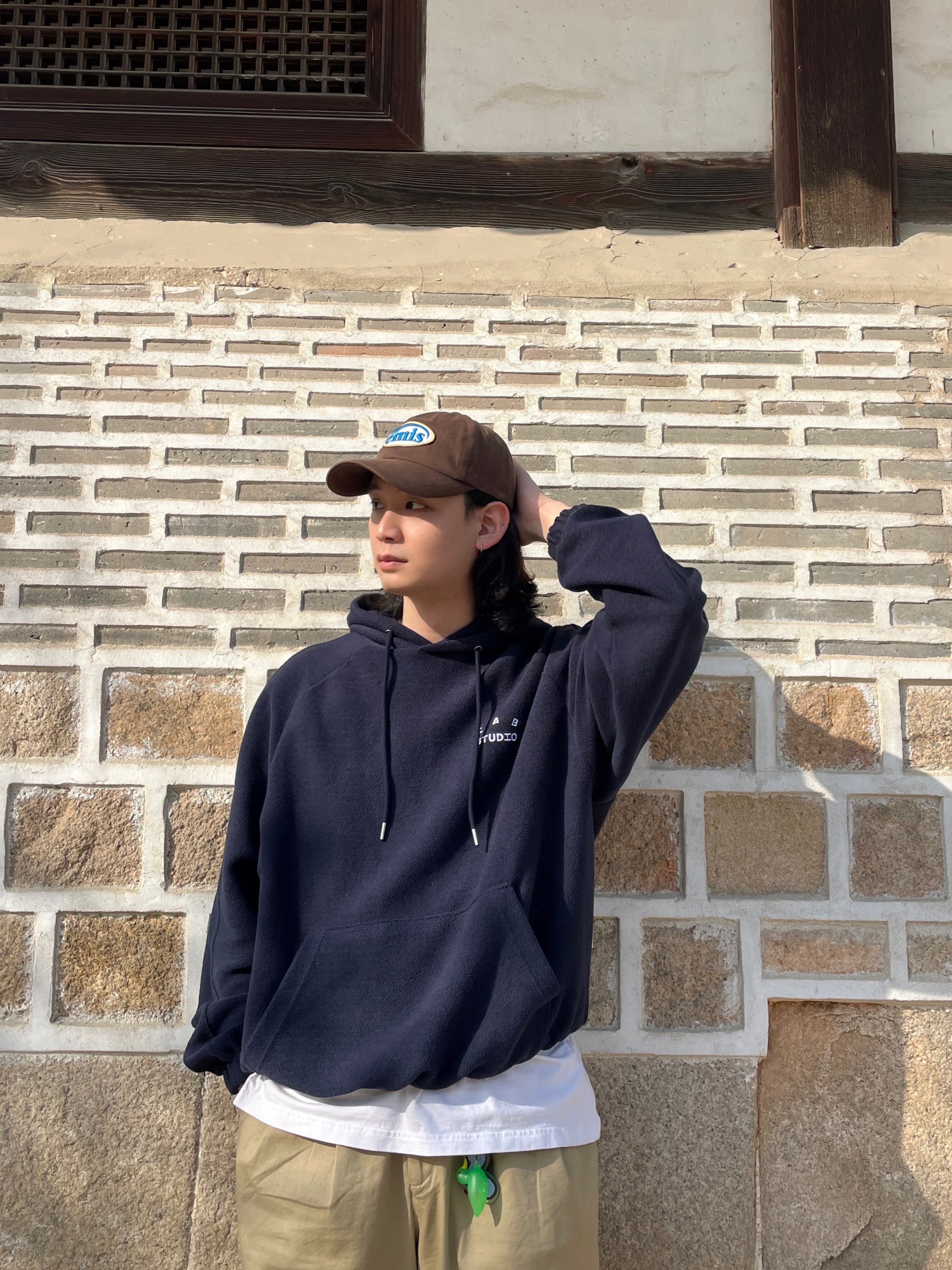 IAB Studio Herringbone Hoodie Navy White, Adidas x Song for the Mute Superstar 82 Khaki Core Black 착용 스타일 - 5