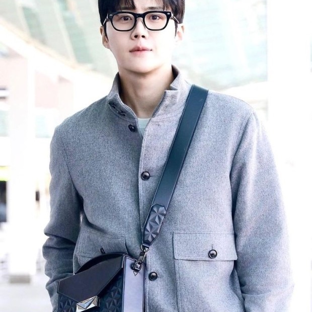 Chrome Hearts Baggins-A Black Plated 착용 스타일
