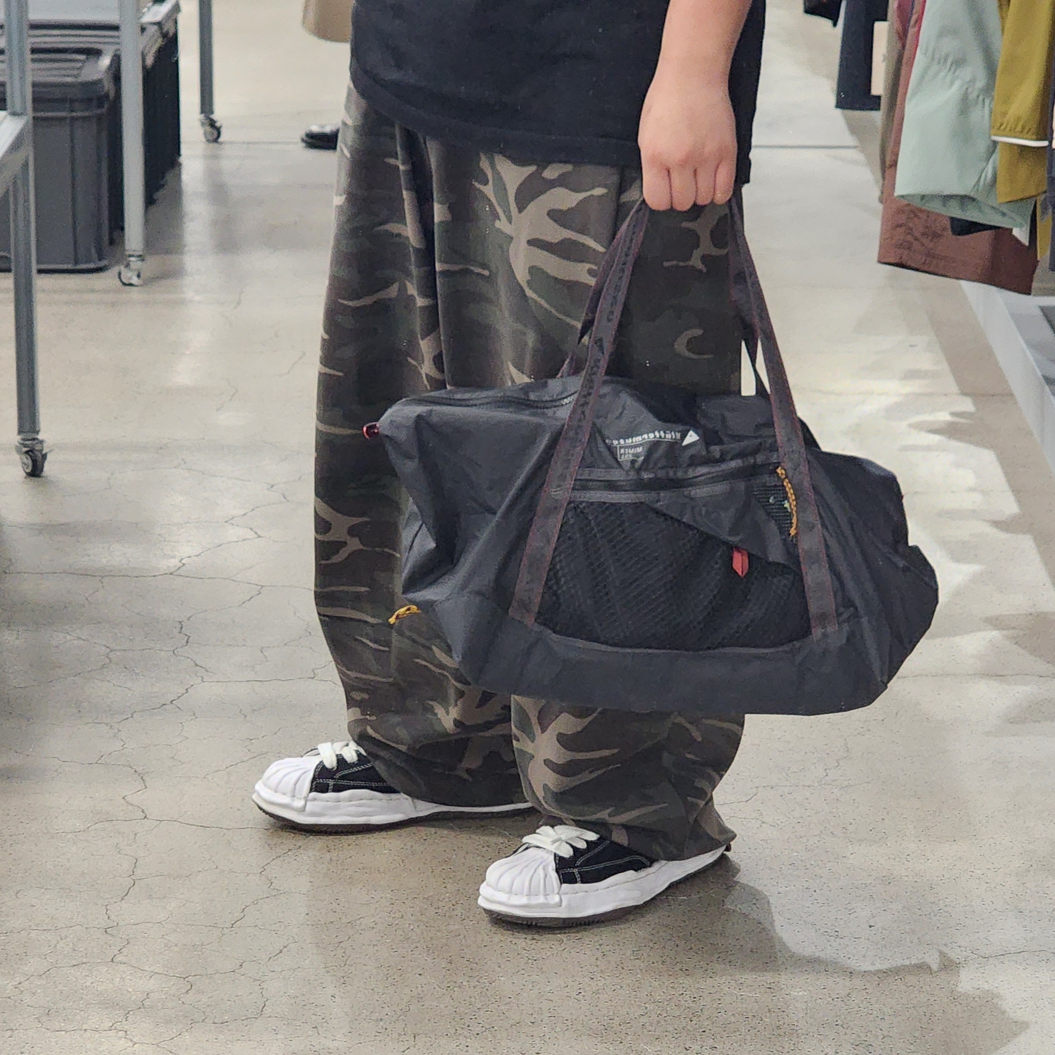 Maison Mihara Yasuhiro Blakey OG Sole Canvas Low-top Sneakers Black White, Undermycar Mu.03 Anti Fxxking Logo Play Oversized Sweat Jogger Melange Gray 착용 스타일 - 1