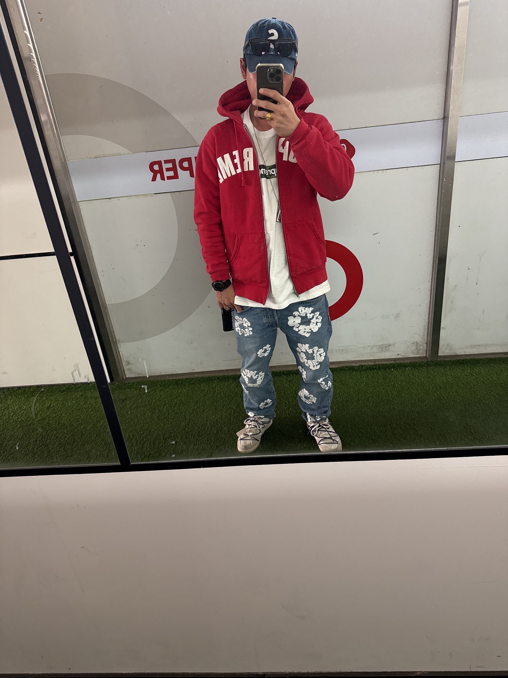 Oakley x Fragment Frogskins Yellow Polished Black Frame Prizm Grey Lenses Low Bridge Fit, Supreme Arc Thermal Lined Zip Up Hooded Sweatshirt Red - 24FW 착용 스타일 - 3