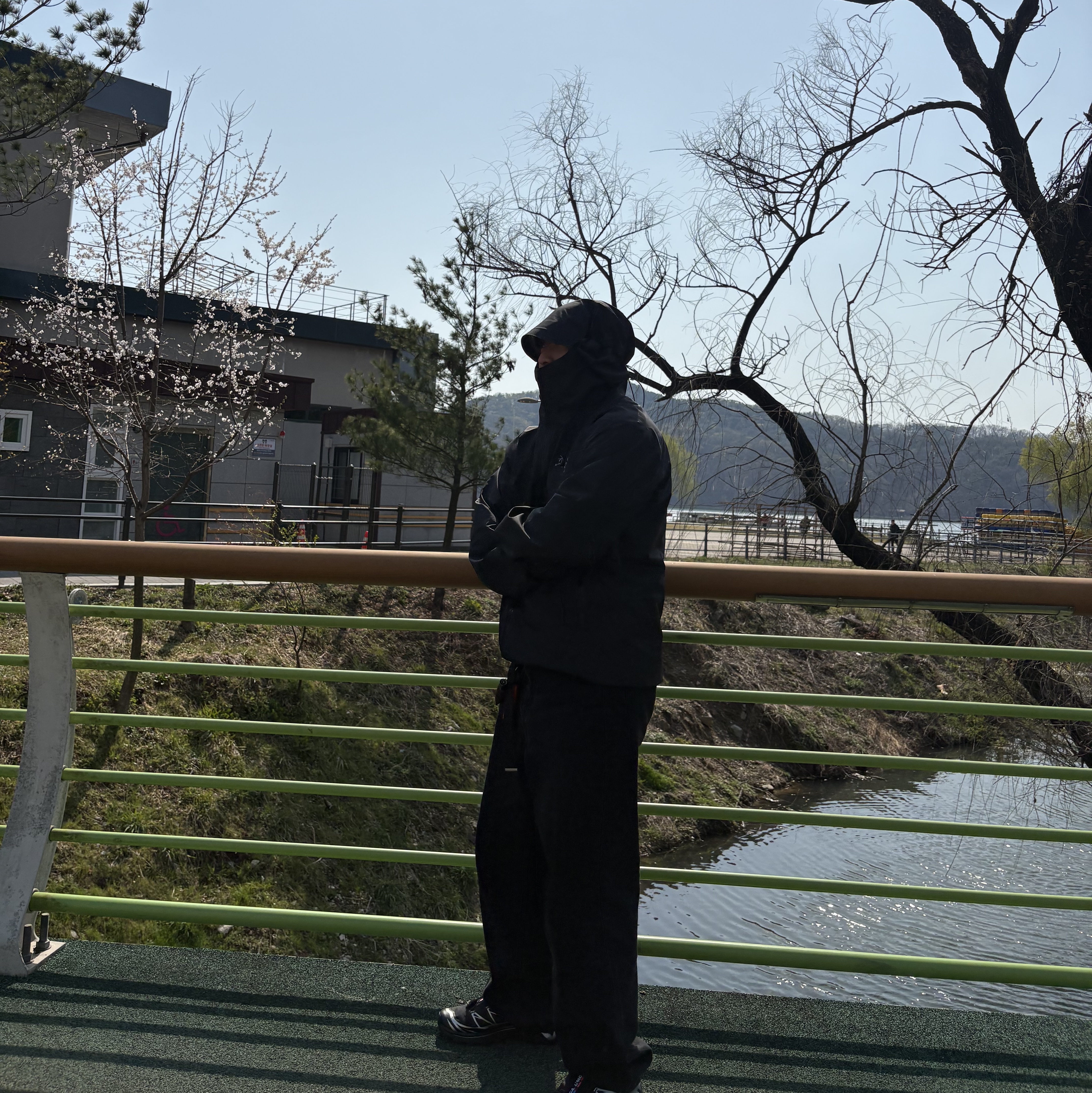 Arc'teryx Beta SL Jacket Black, Salomon XT-6 GTX Black Silver 착용 스타일