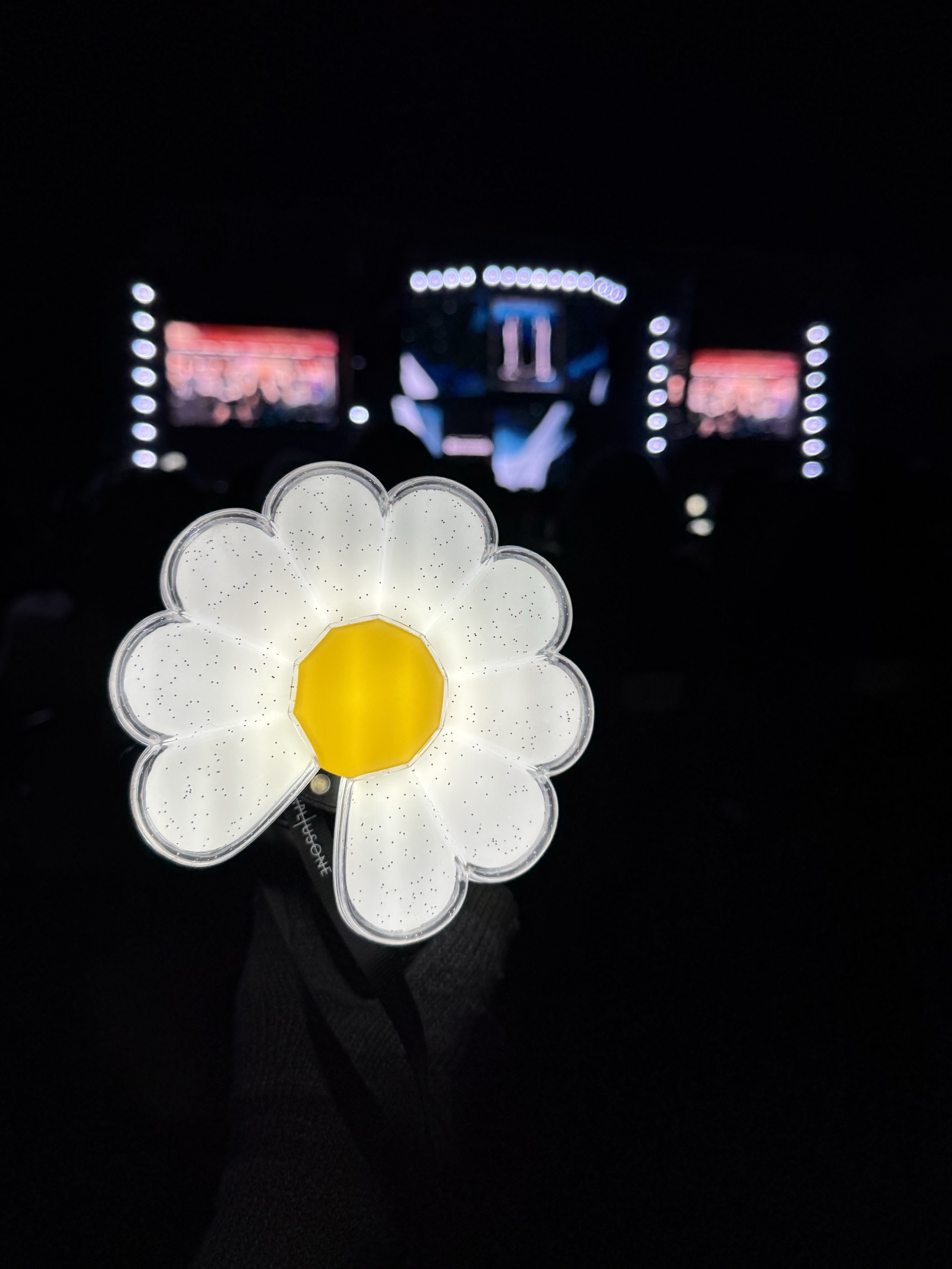 G-DRAGON Ubermensch Official Light Stick 착용 스타일 - 1