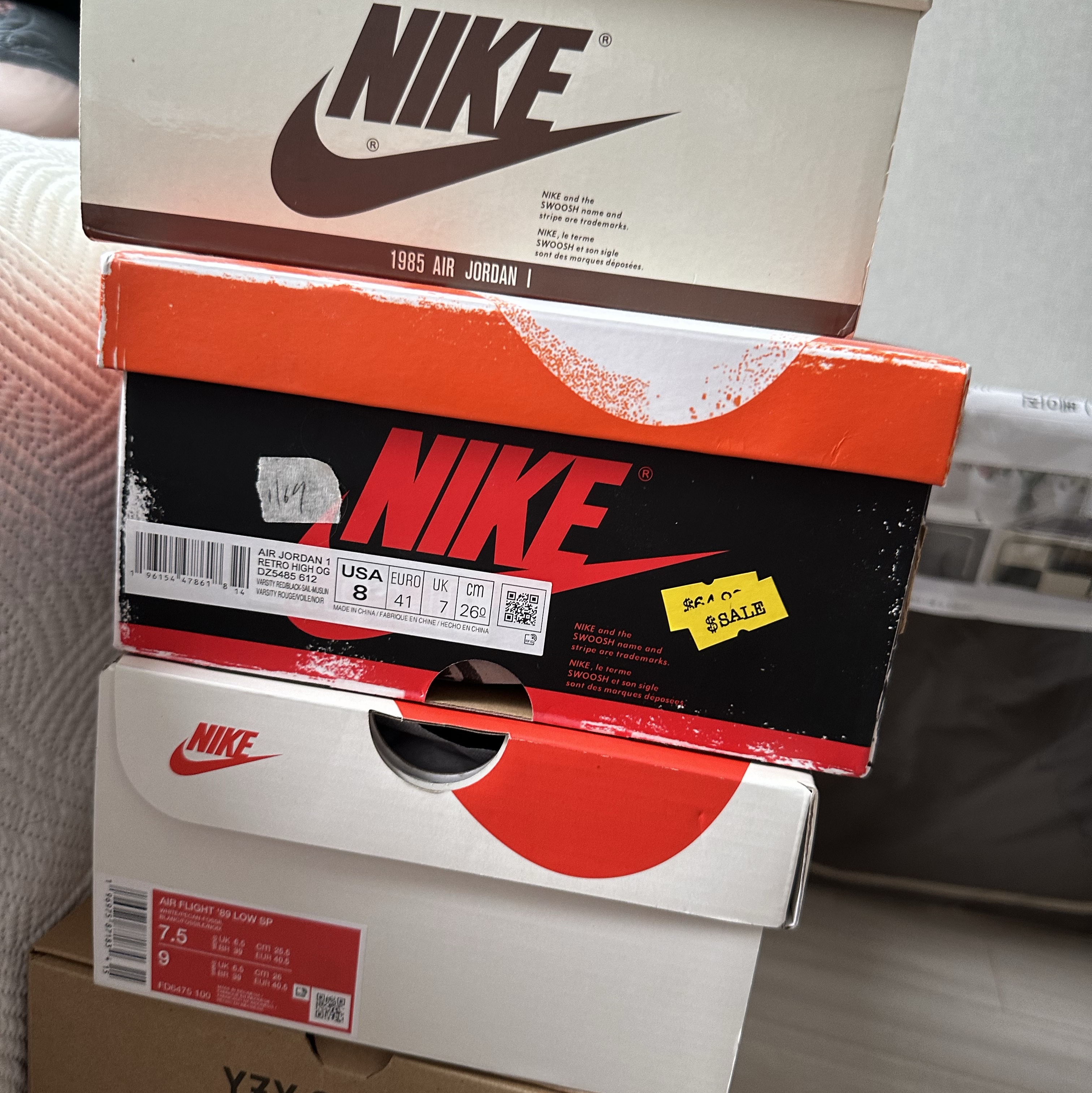 Jordan 1 Retro High OG Chicago 2022, Jordan 1 x Travis Scott Retro Low OG SP Sail and Ridgerock 착용 스타일