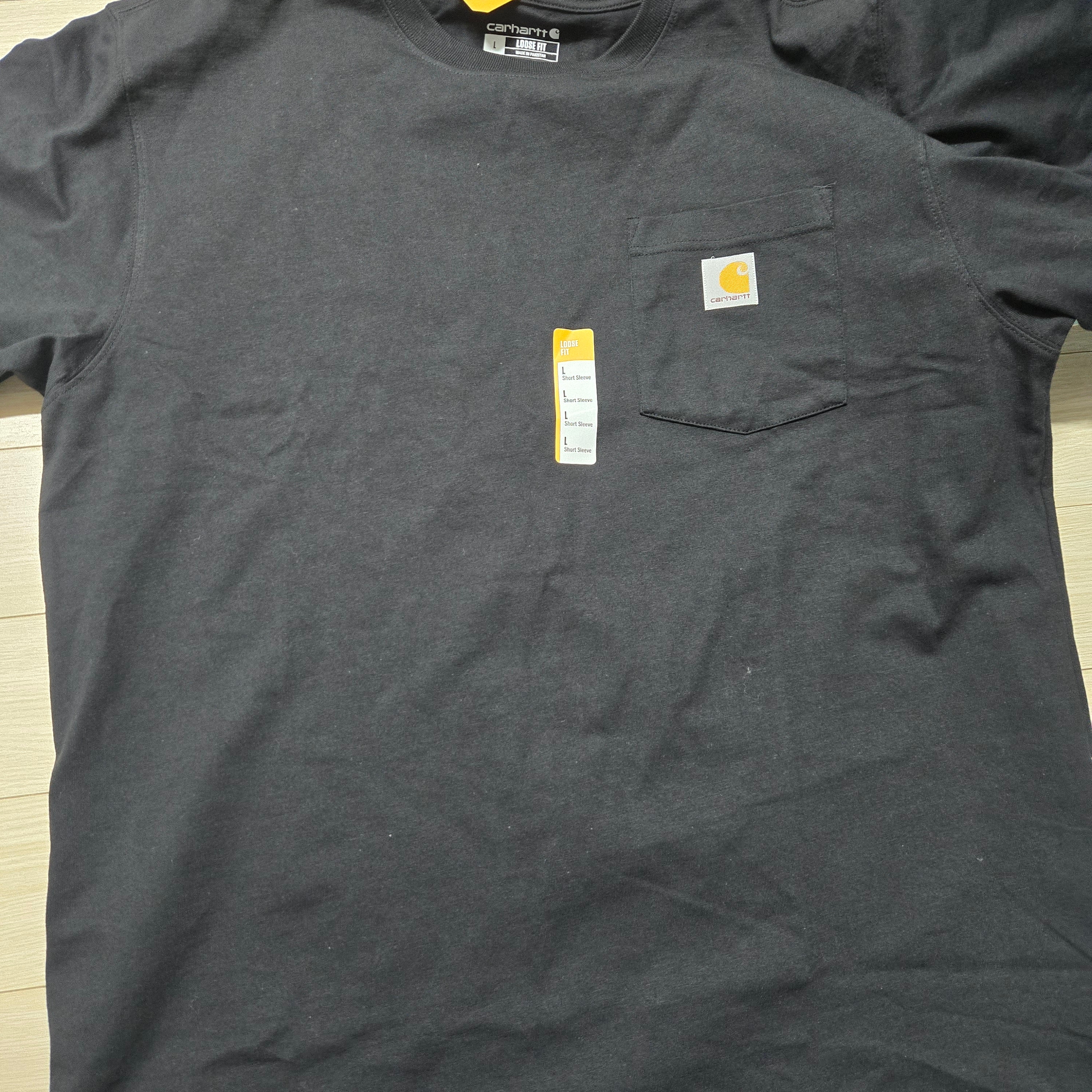 Carhartt Loose Fit Heavyweight Regular Short Sleeve Pocket T-Shirt Black 착용 스타일