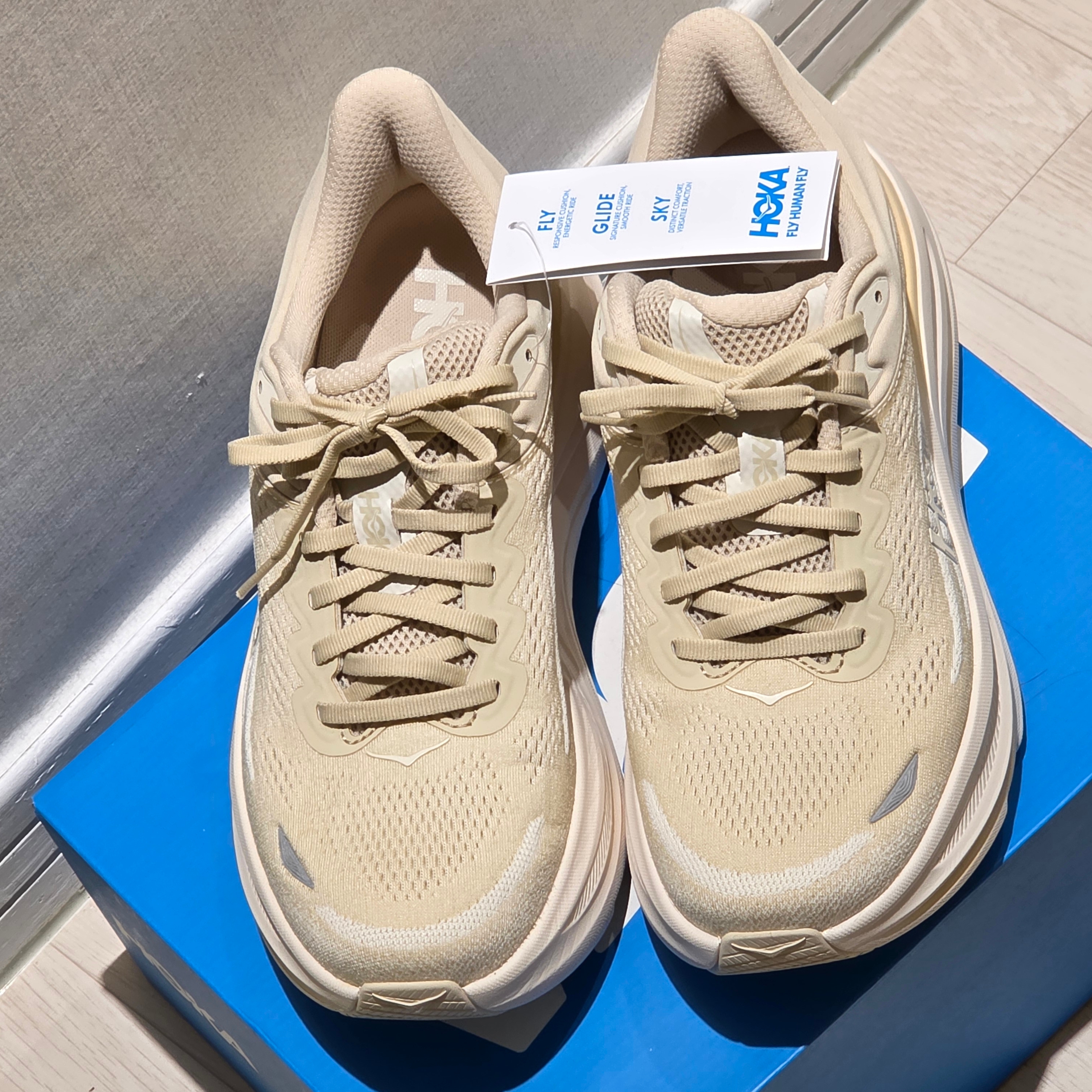 Hoka Bondi 9 Oatmeal Oat Milk - Regular 착용 스타일
