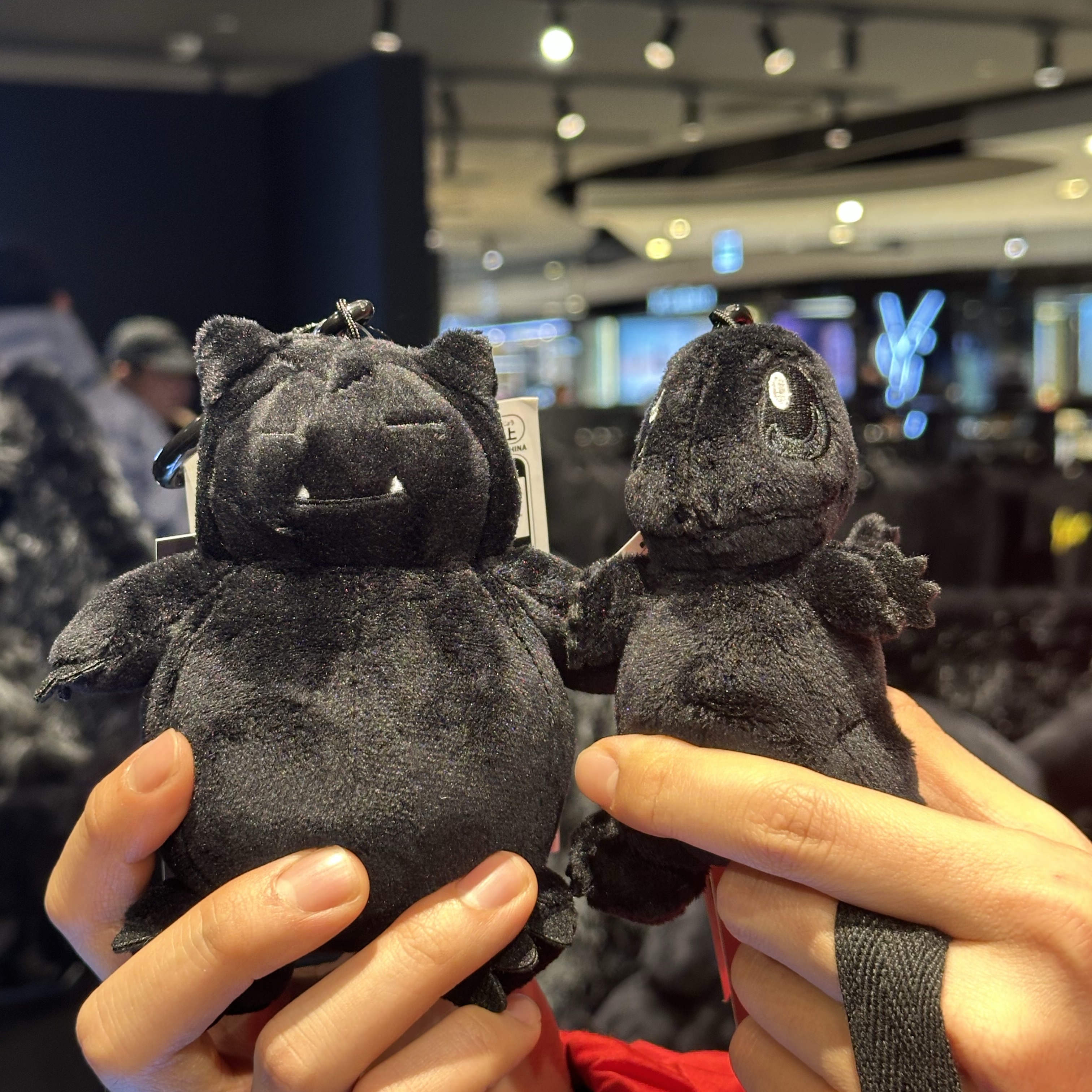 Fragment x Pokemon INN Thunderbolt Project TBP Mascot Key Ring Kabigon Black, Fragment x Pokemon INN Thunderbolt Project TBP Mascot Key Ring Hitokage Black 착용 스타일
