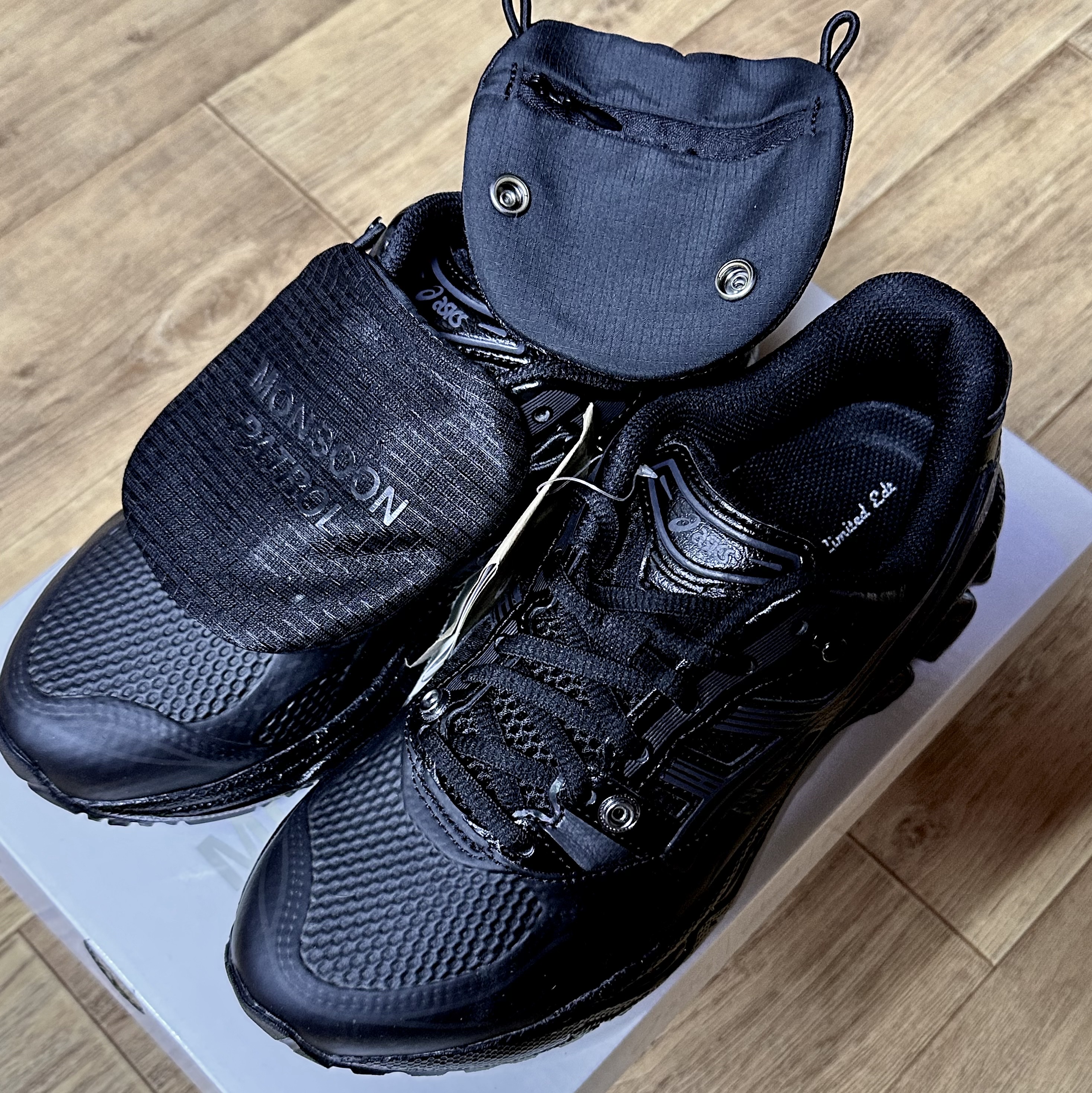 Asics x Limited Edt x SBTG Gel-Kayano 14 Monsoon Patrol Black 착용 스타일 - 3